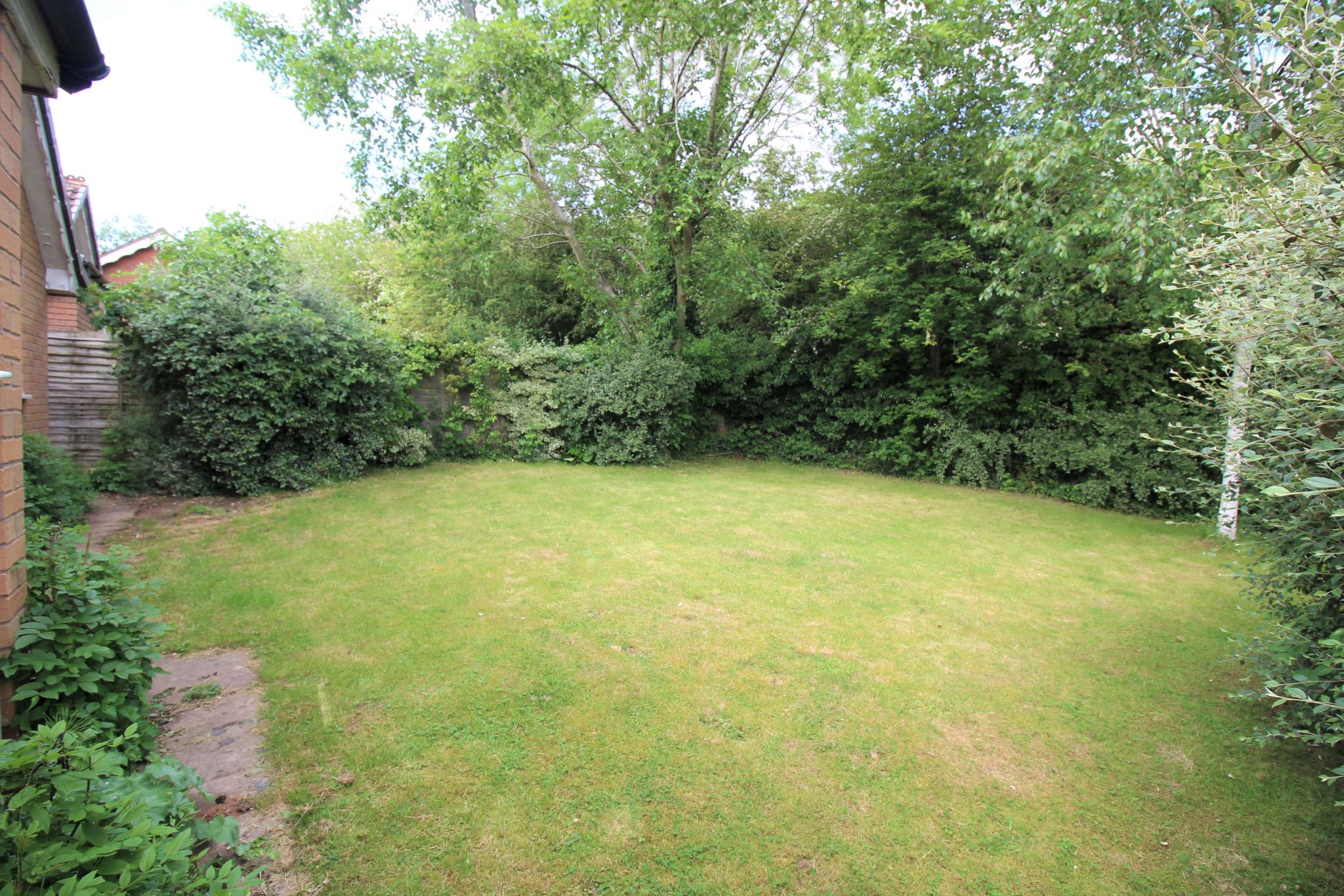 2 bedroom detached bungalow SSTC in Solihull - Photograph 9.