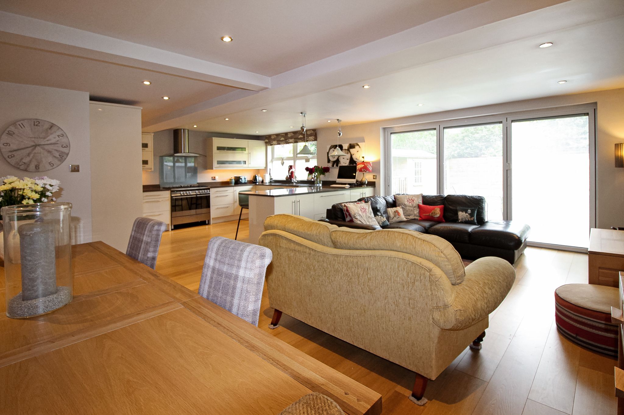 4 bedroom detached house SSTC in Solihull - Photograph 4.