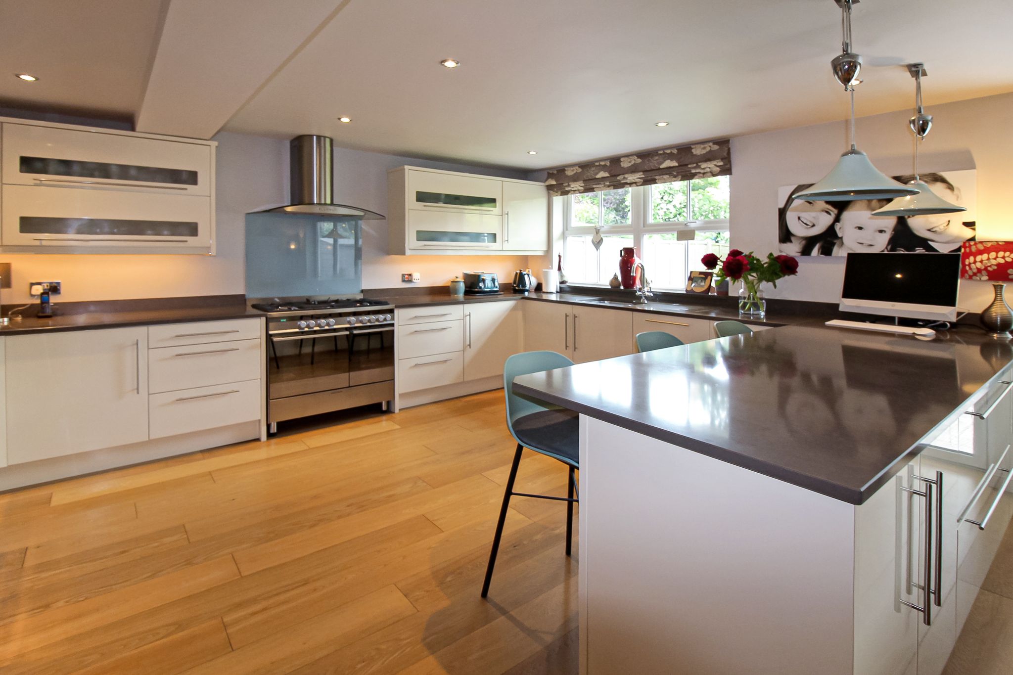 4 bedroom detached house SSTC in Solihull - Photograph 5.