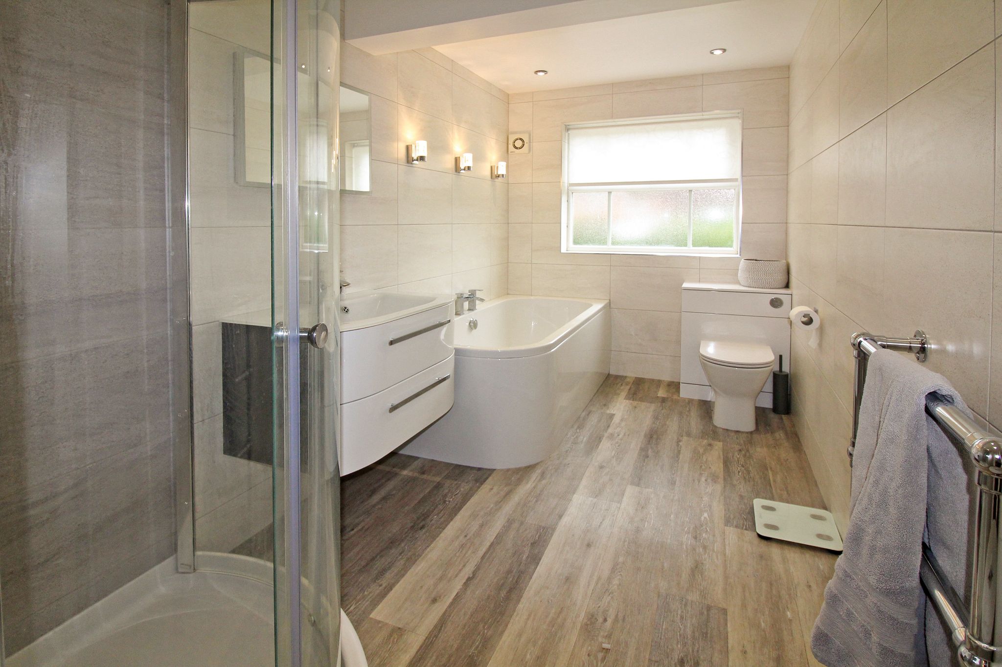 4 bedroom detached house SSTC in Solihull - Photograph 14.