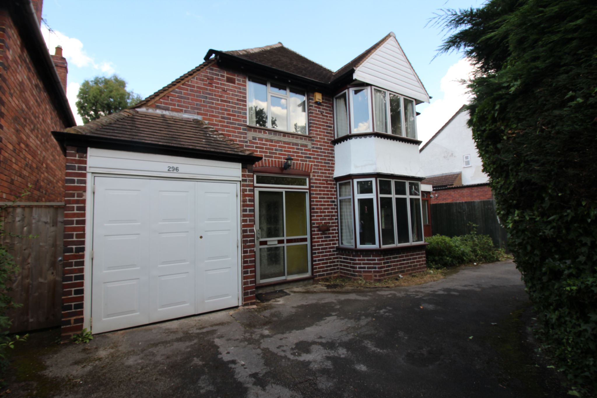 4 bedroom detached house SSTC in Solihull - Photograph 3.