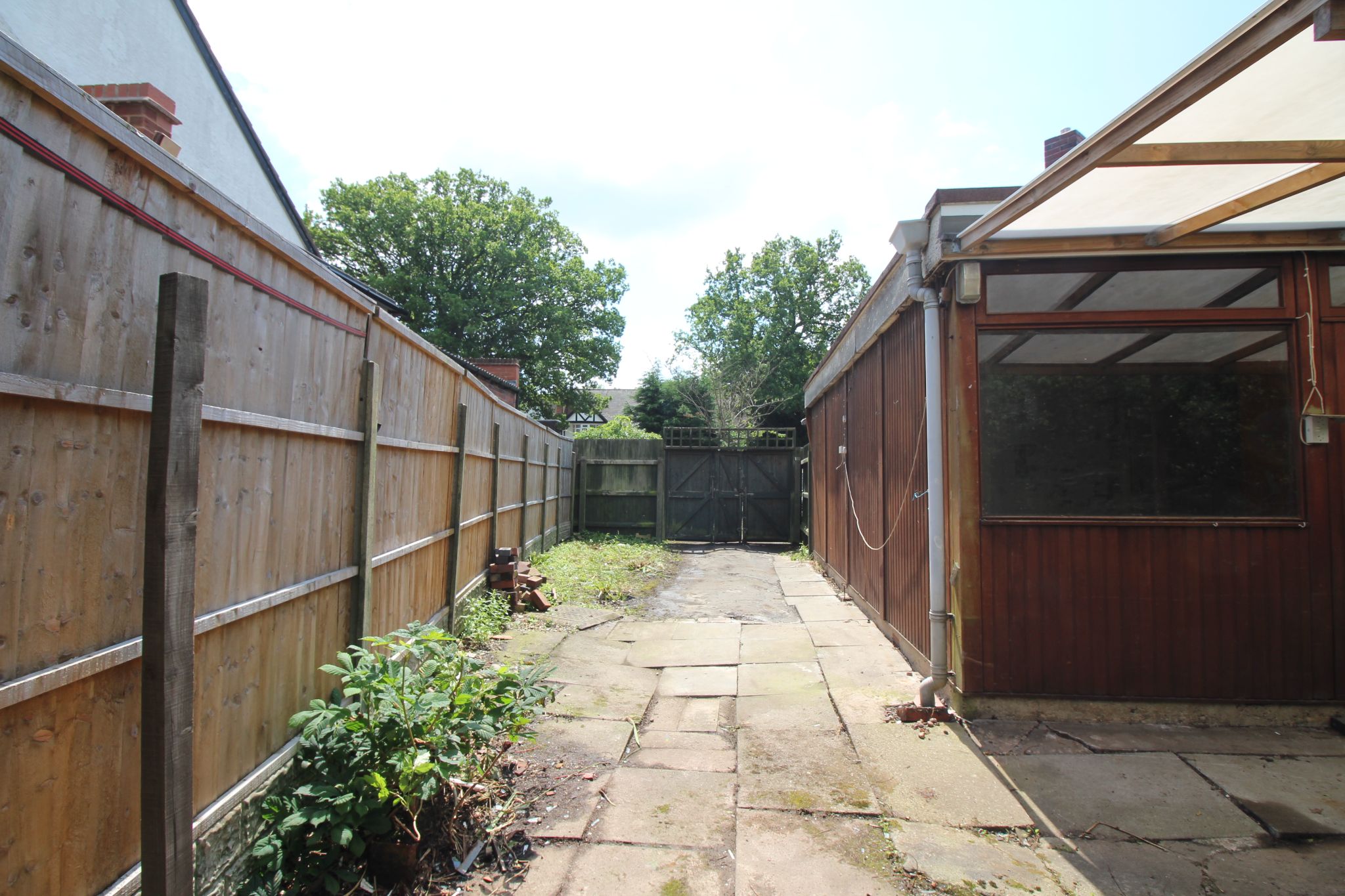 4 bedroom detached house SSTC in Solihull - Photograph 2.