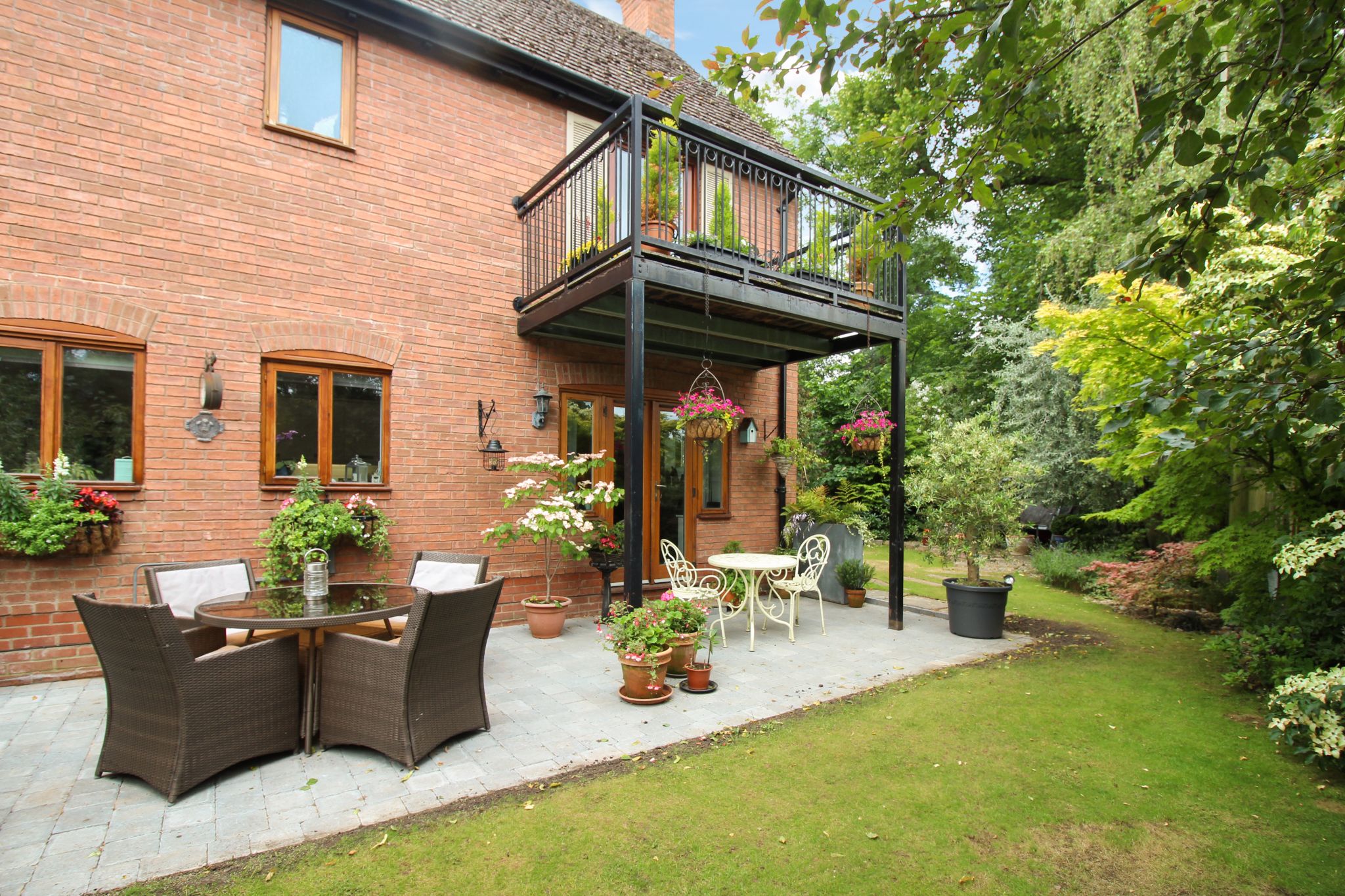 3 bedroom semi-detached house SSTC in Solihull - Photograph 2.