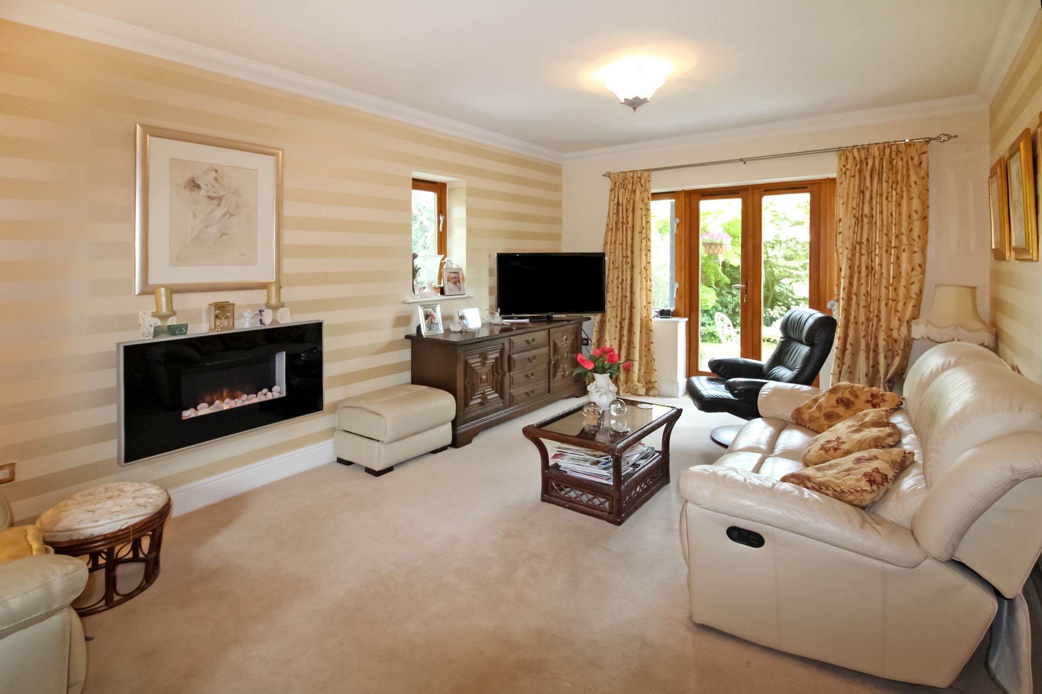 3 bedroom semi-detached house SSTC in Solihull - Photograph 7.
