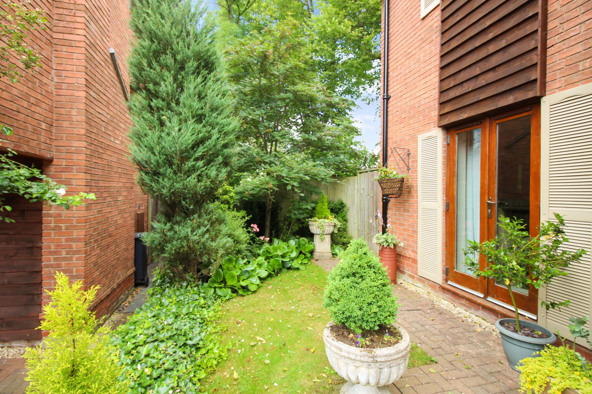 3 bedroom semi-detached house SSTC in Solihull - Photograph 15.