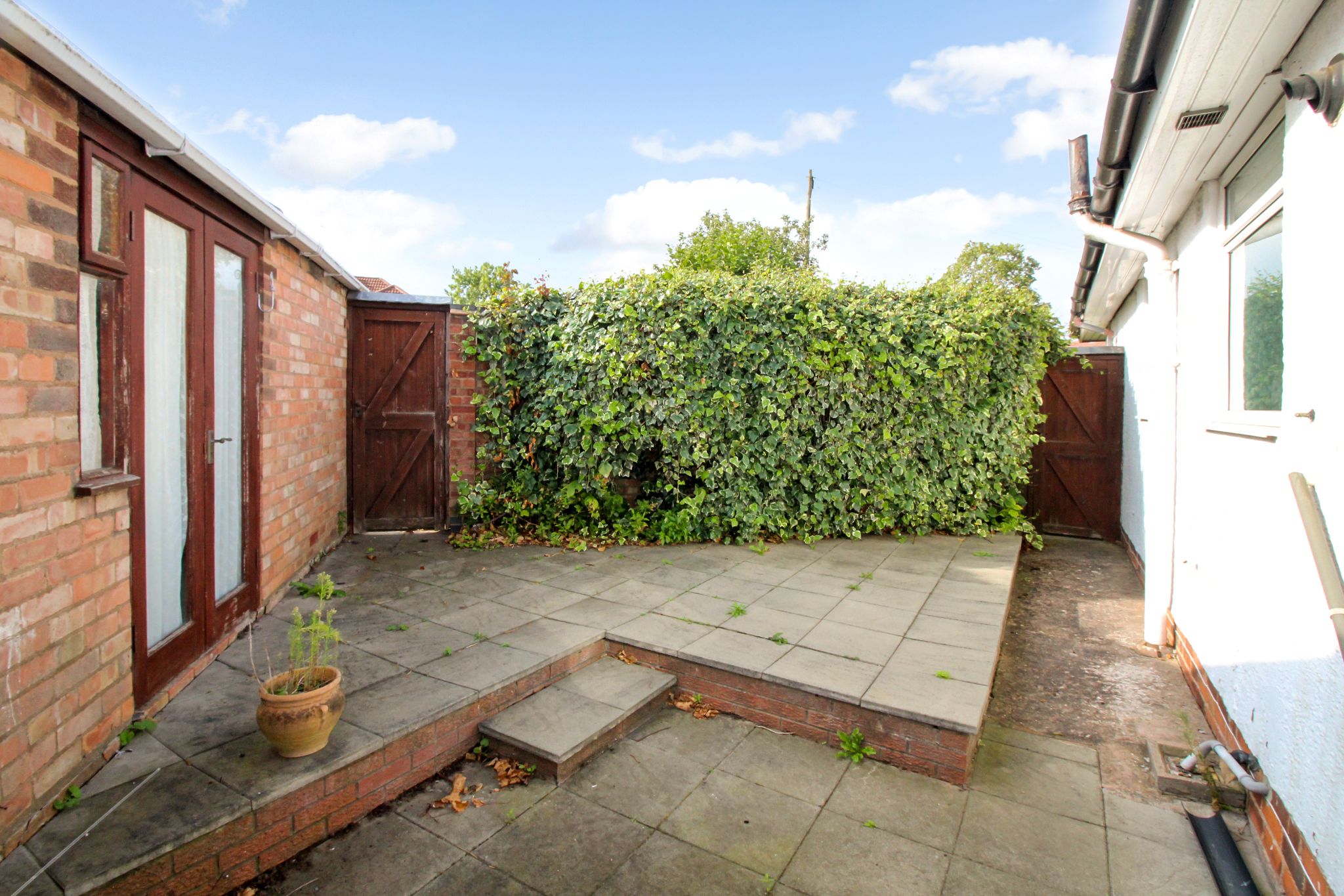 3 bedroom semi-detached bungalow SSTC in Solihull - Photograph 7.