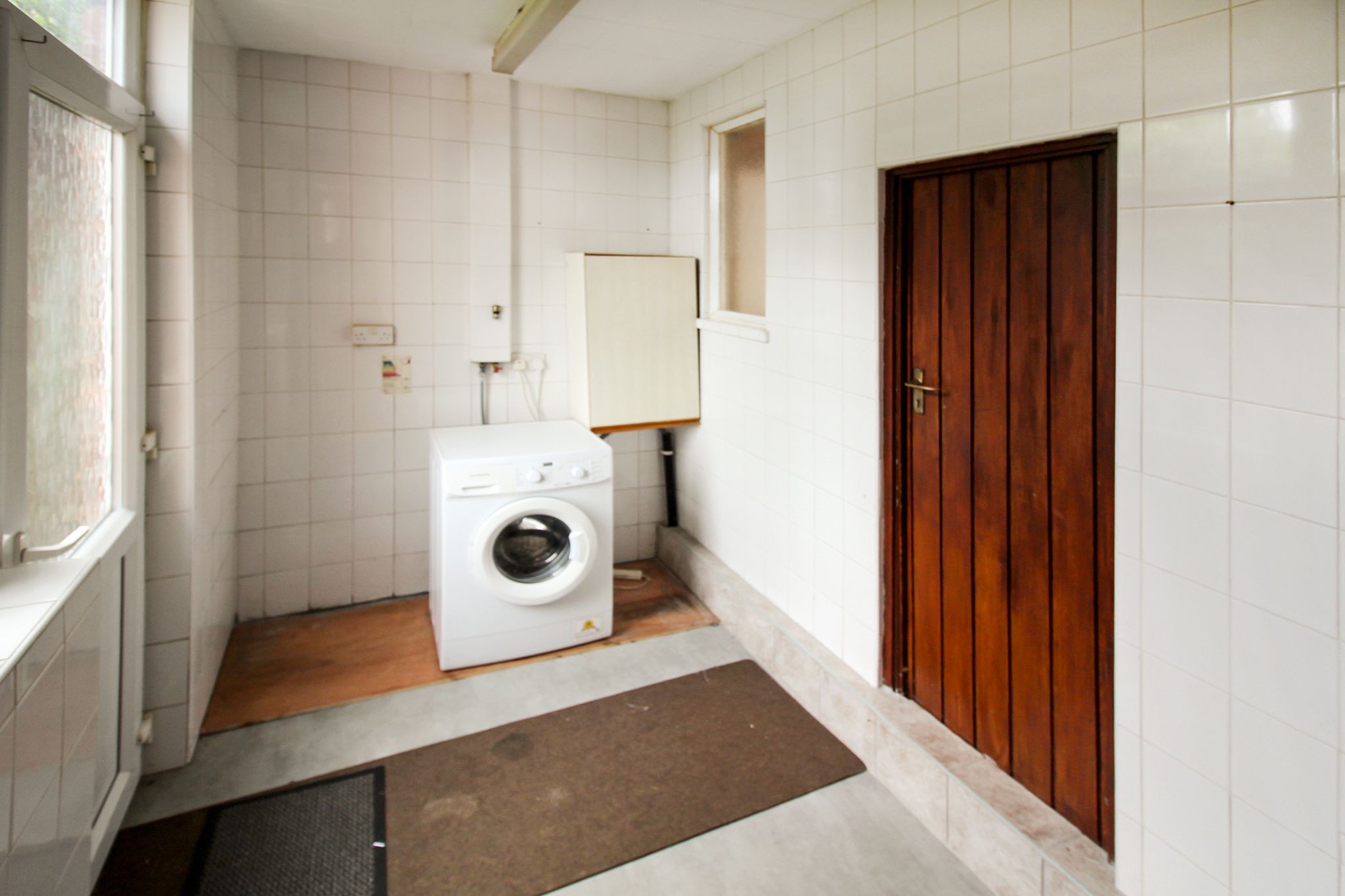 3 bedroom semi-detached bungalow SSTC in Solihull - Photograph 5.