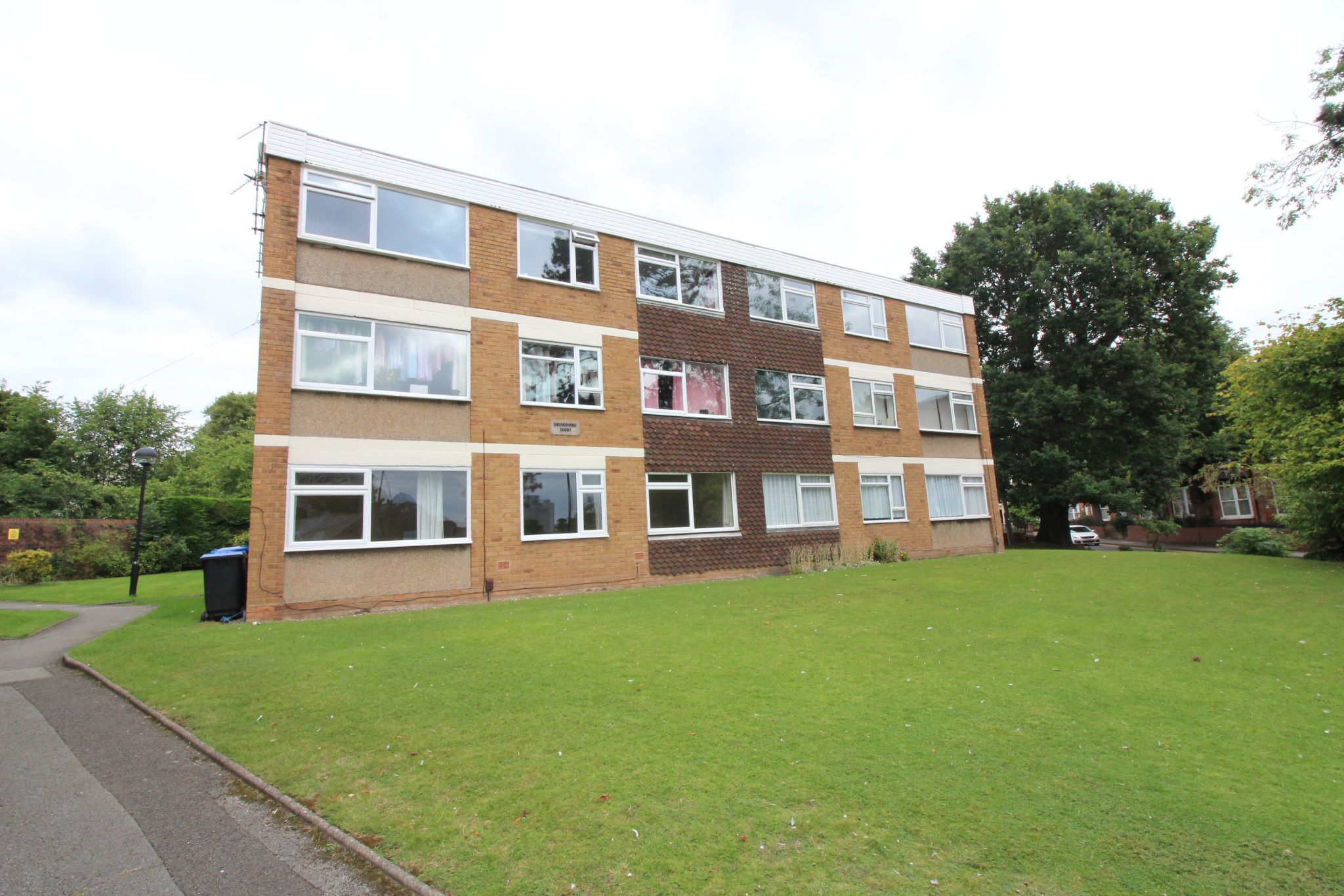 2 bedroom apartment flat/apartment To Let in Birmingham - Property photograph.