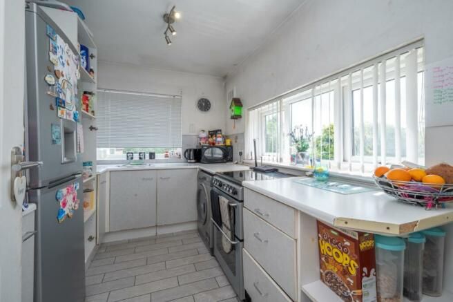 2 bedroom apartment flat/apartment SSTC in Solihull - Photograph 4.