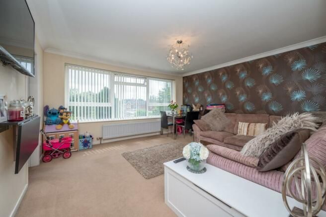 2 bedroom apartment flat/apartment SSTC in Solihull - Photograph 2.