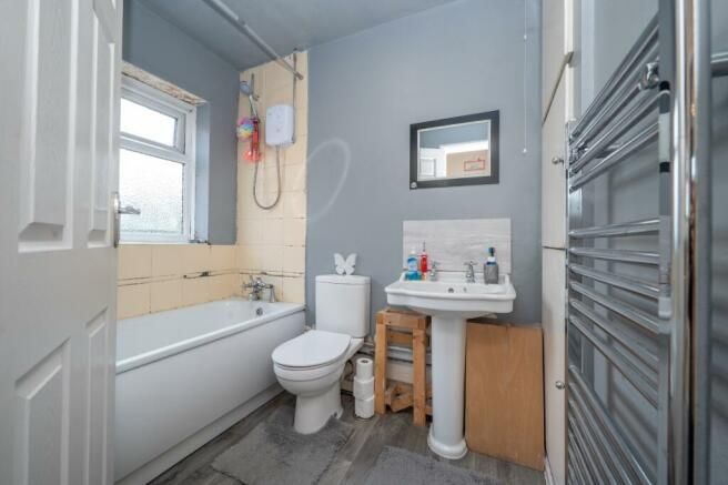 2 bedroom apartment flat/apartment SSTC in Solihull - Photograph 8.