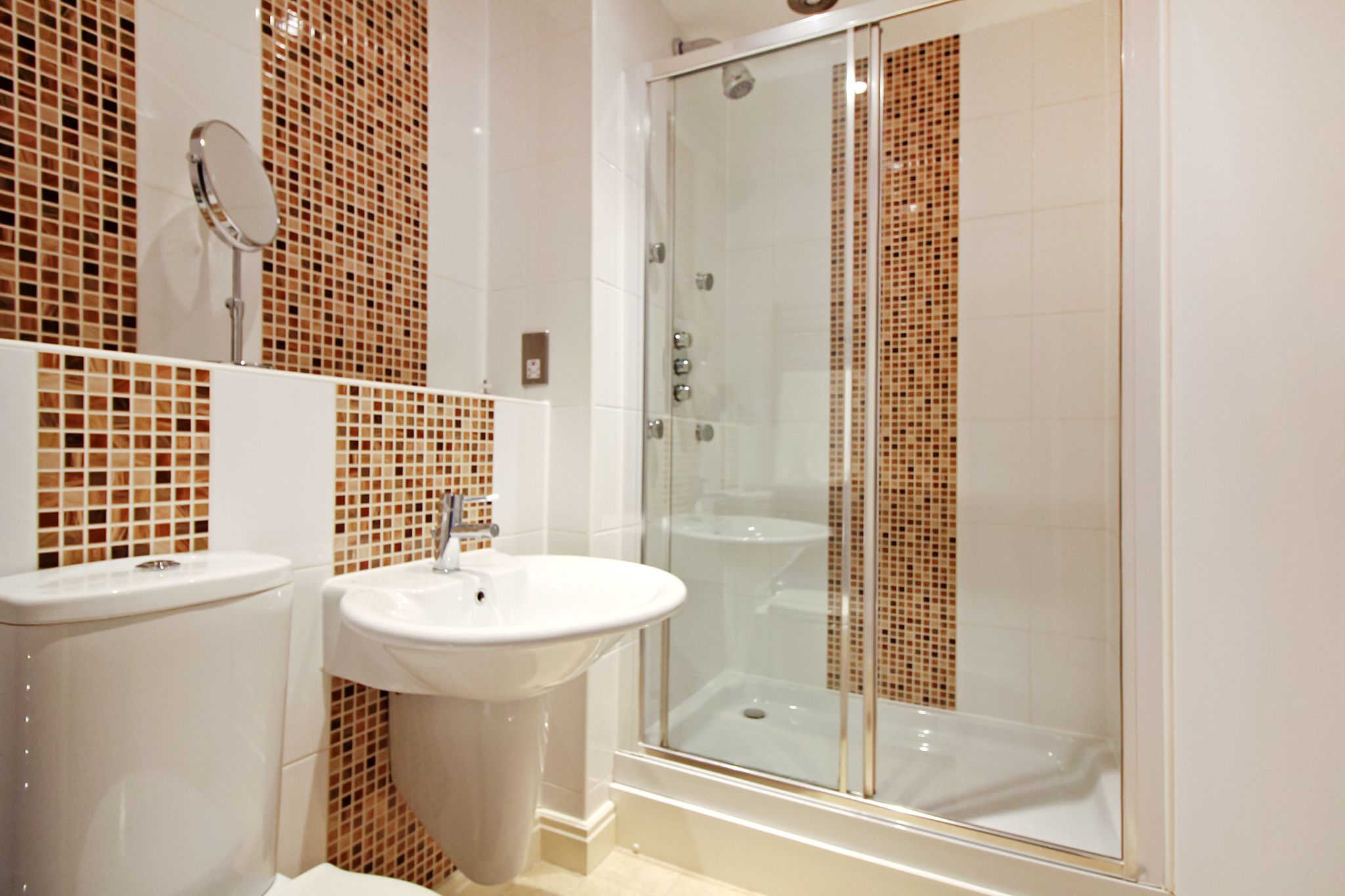 2 bedroom apartment flat/apartment SSTC in Solihull - Photograph 8.