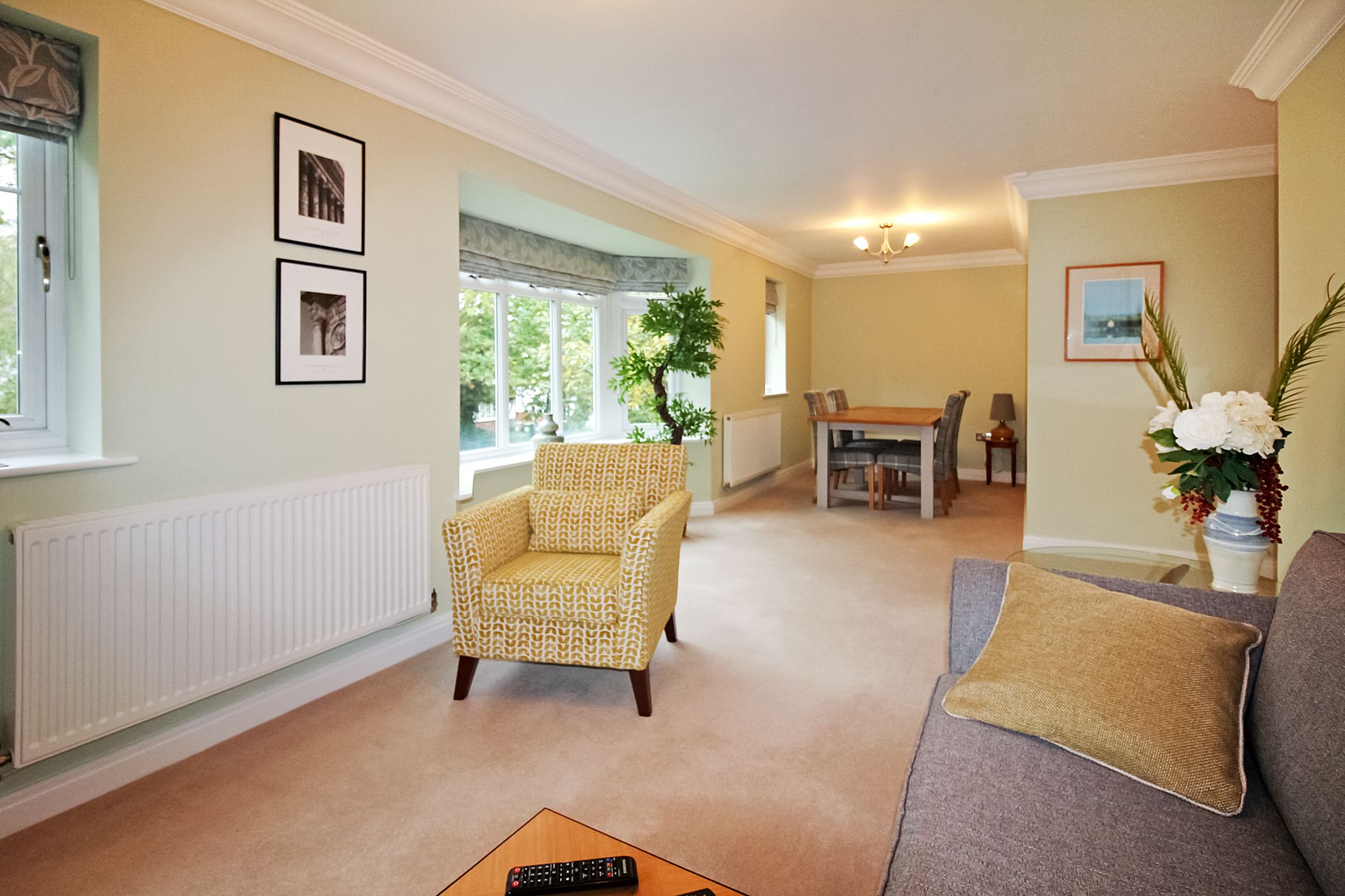 2 bedroom apartment flat/apartment SSTC in Solihull - Photograph 2.