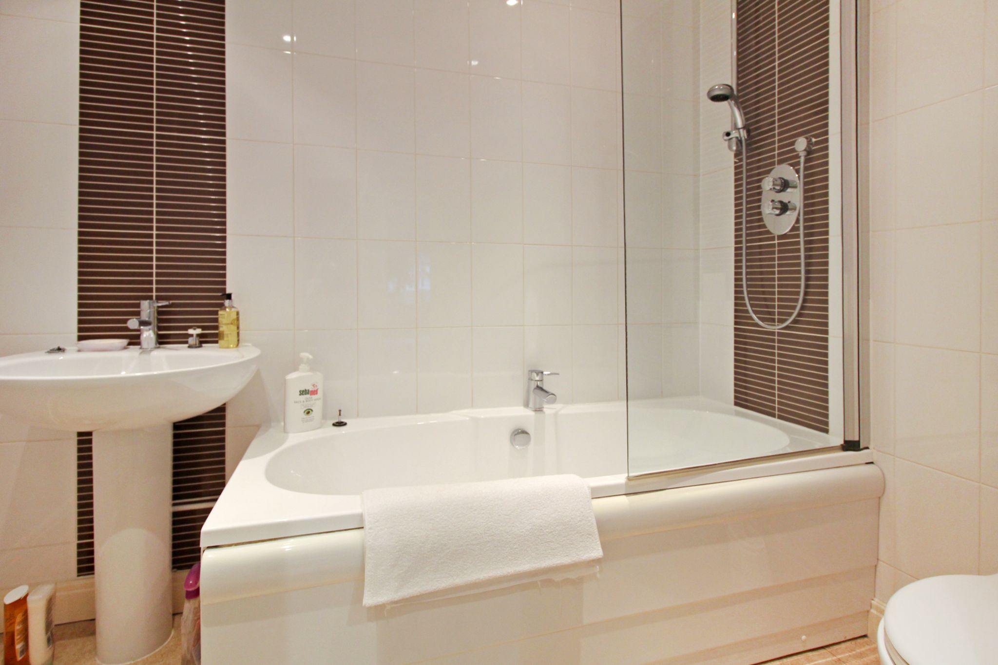 2 bedroom apartment flat/apartment SSTC in Solihull - Photograph 11.