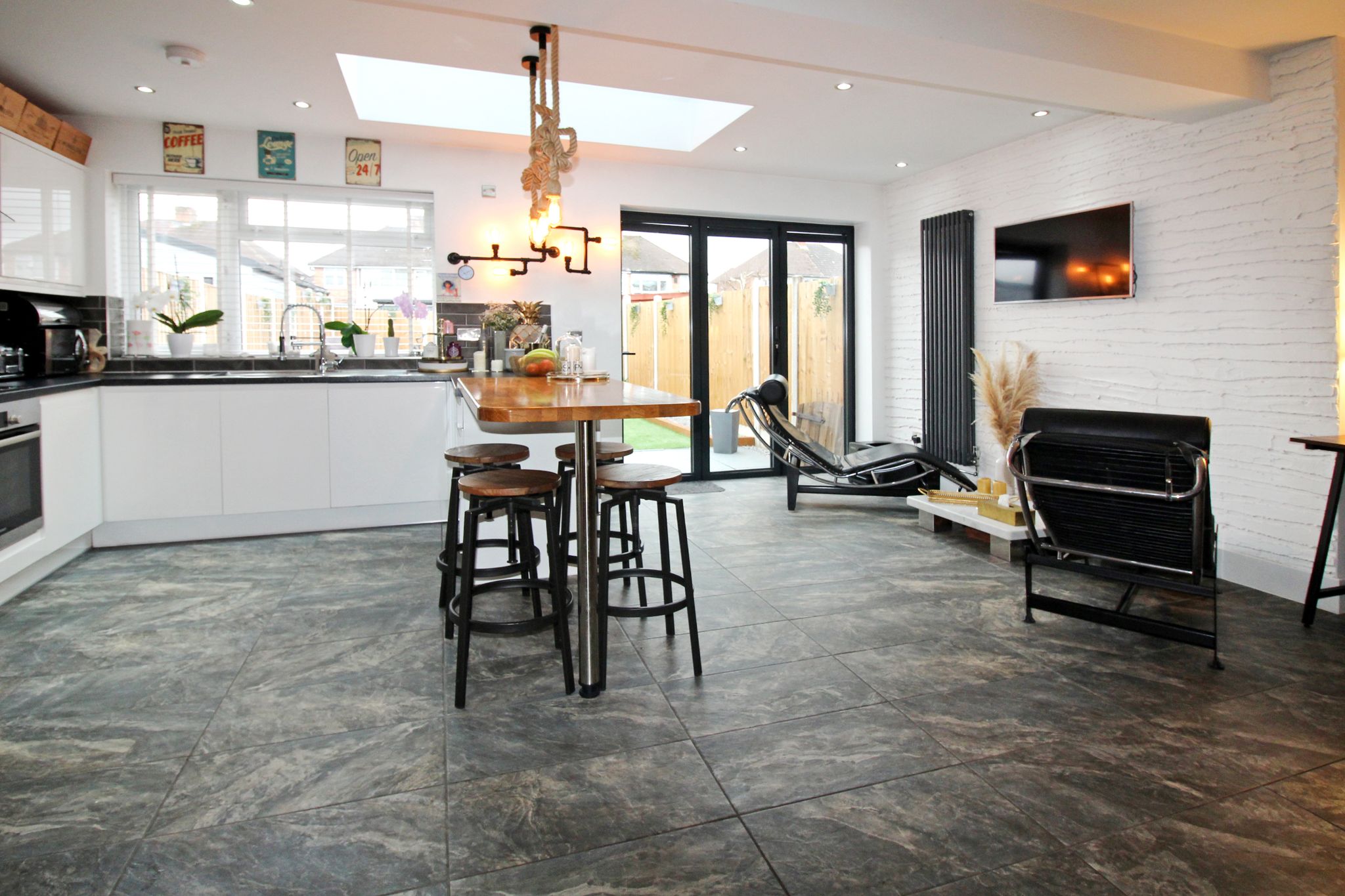 3 bedroom semi-detached house SSTC in Solihull - Photograph 4.