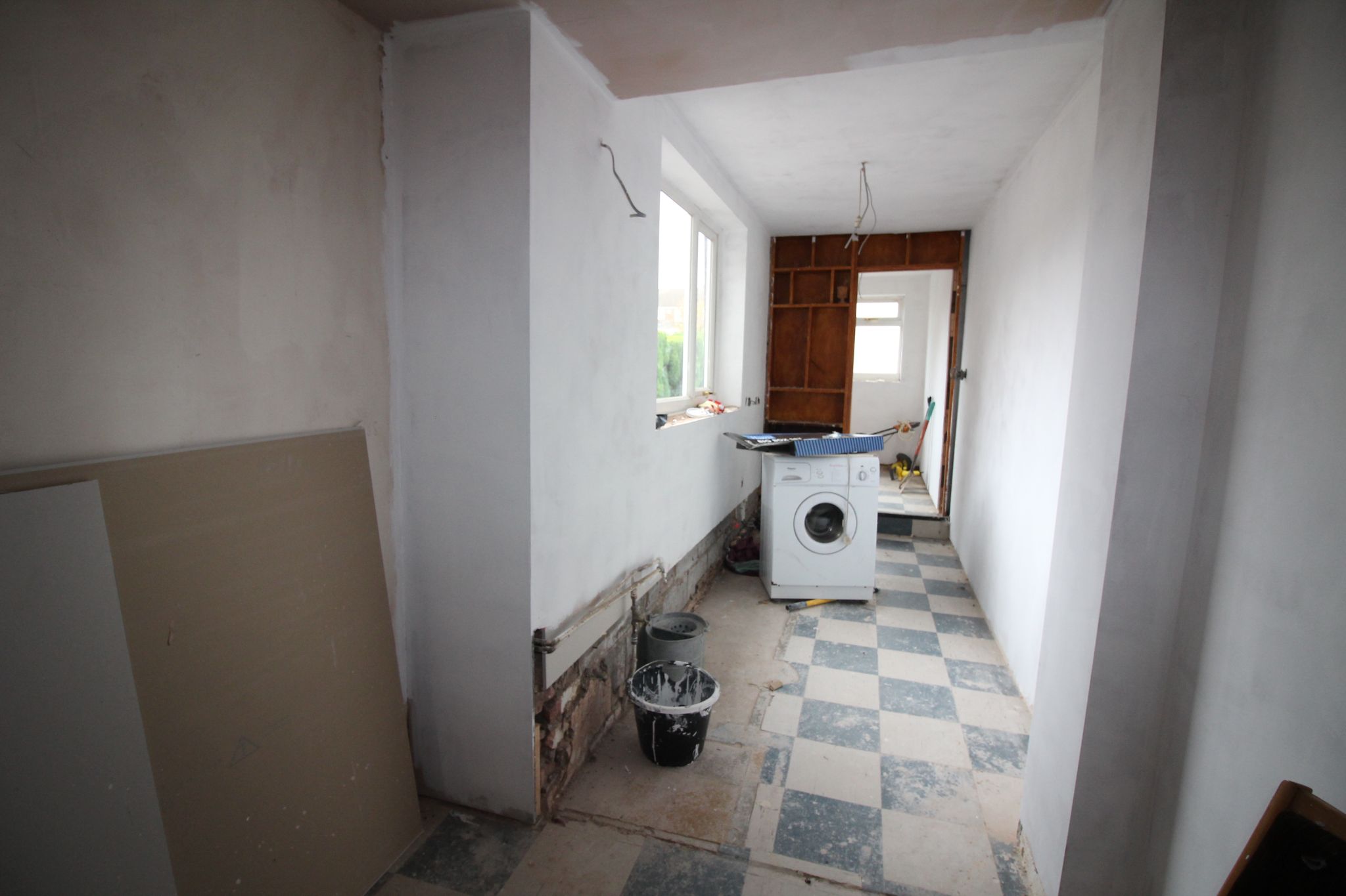 3 bedroom mid terraced house SSTC in Coventry - Photograph 4.