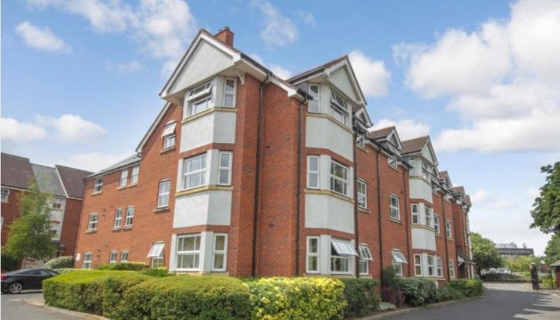 2 bedroom apartment flat/apartment SSTC in Solihull - Photograph 1.