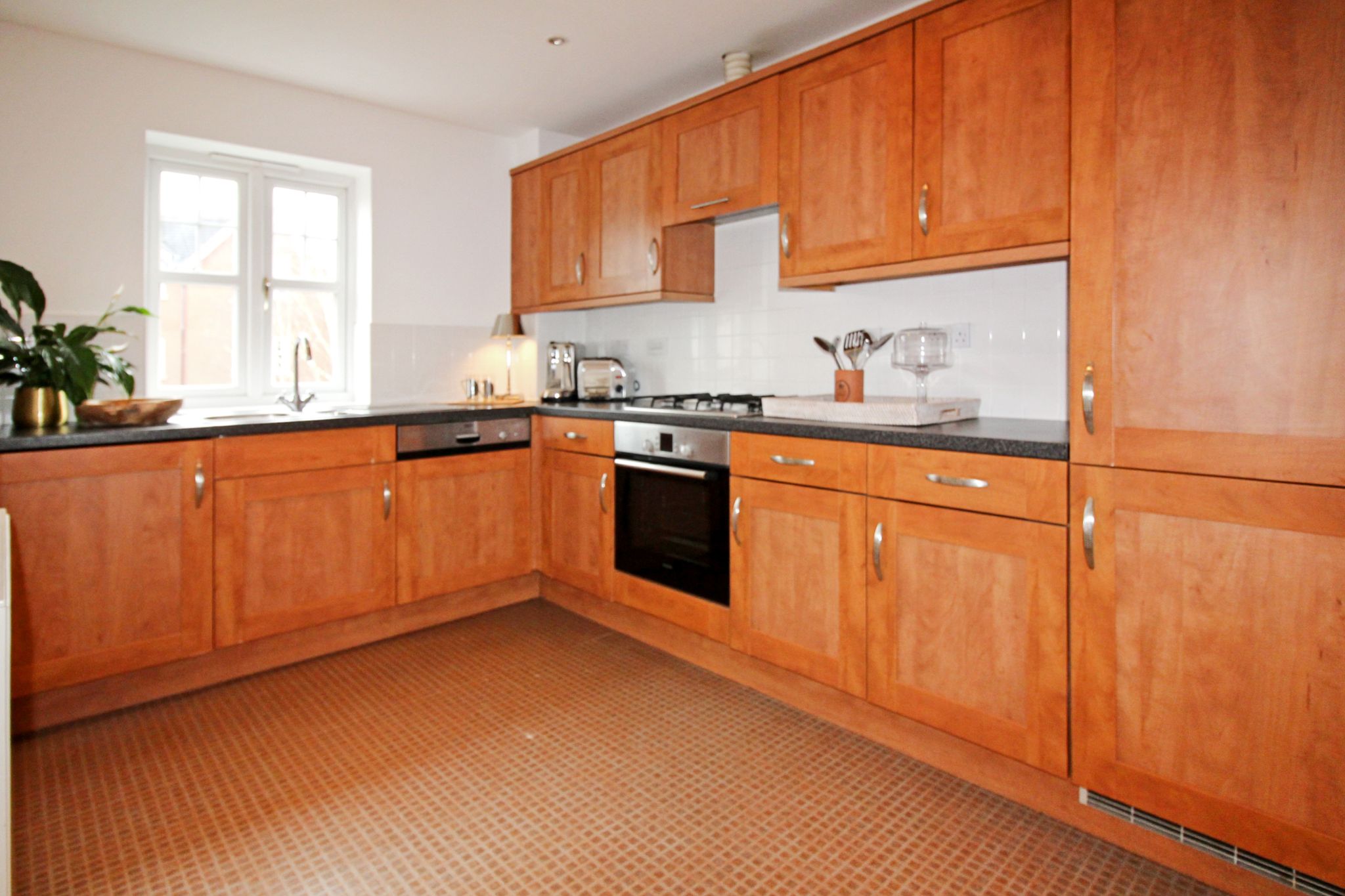 2 bedroom apartment flat/apartment SSTC in Solihull - Photograph 4.