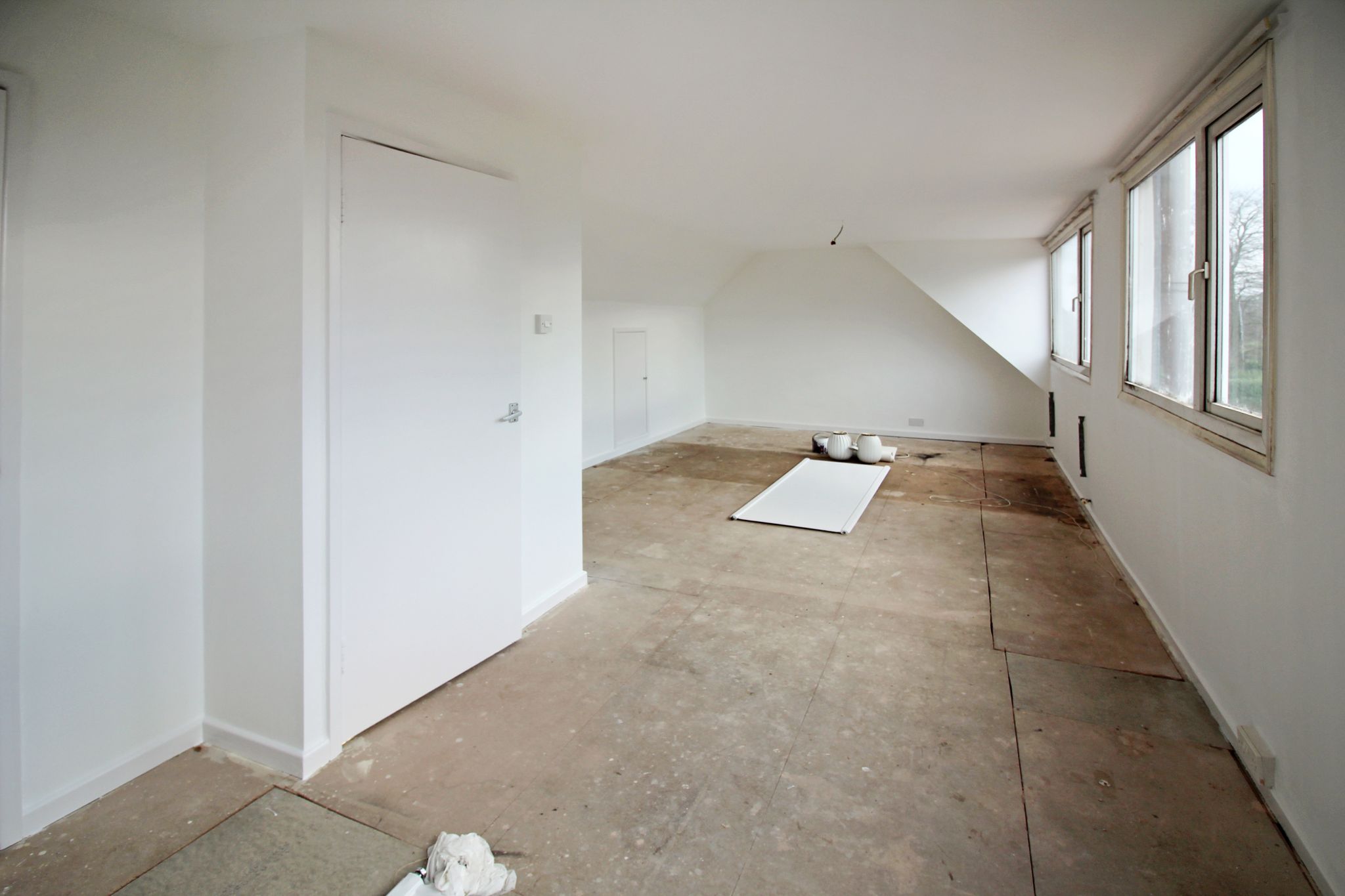 5 bedroom detached house SSTC in Solihull - Photograph 8.