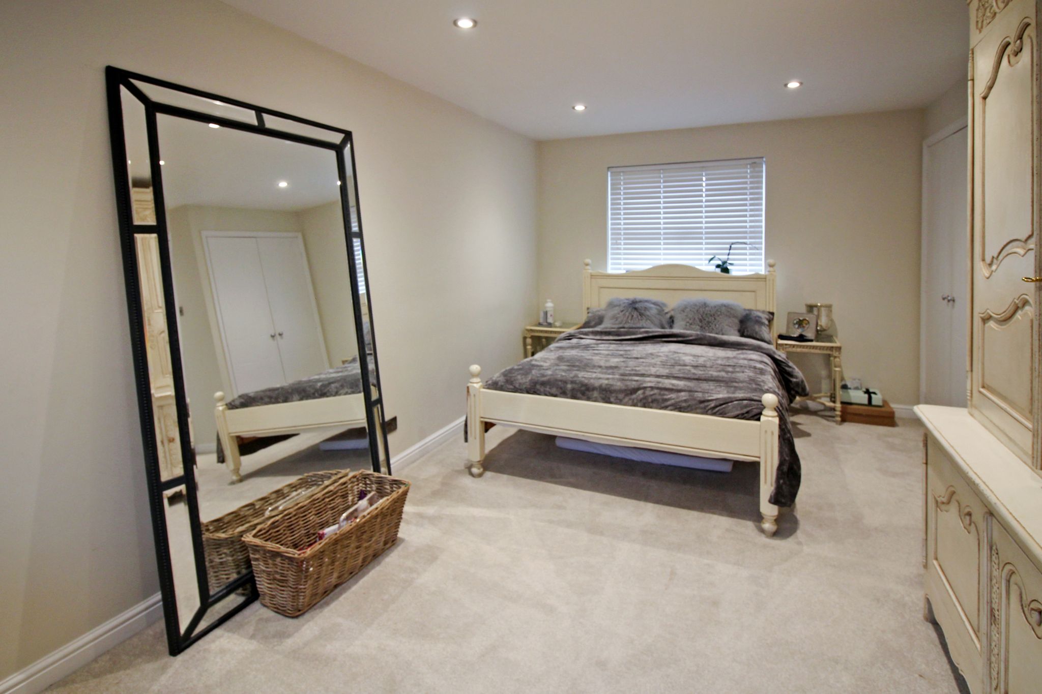 3 bedroom detached house SSTC in Solihull - Photograph 13.