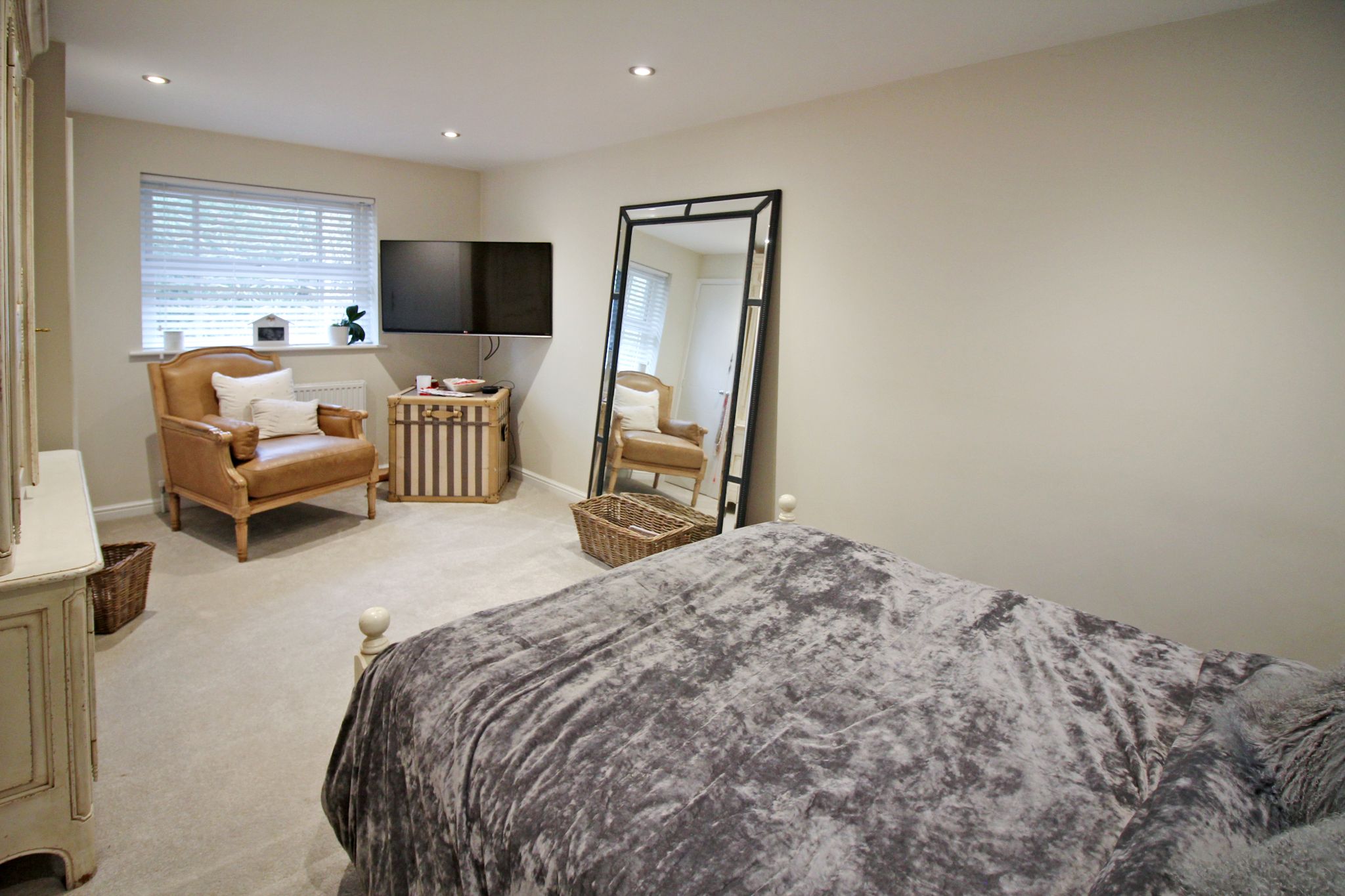 3 bedroom detached house SSTC in Solihull - Photograph 12.