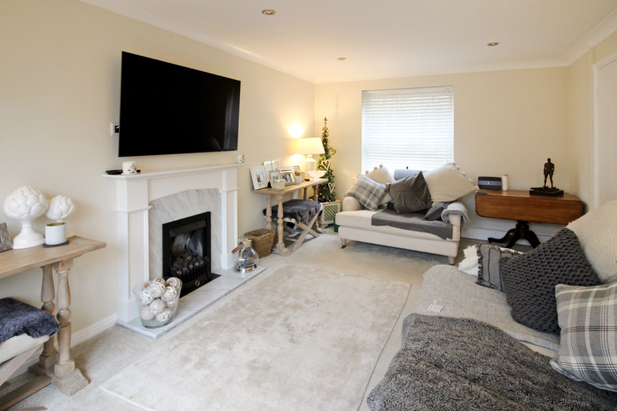 3 bedroom detached house SSTC in Solihull - Photograph 7.