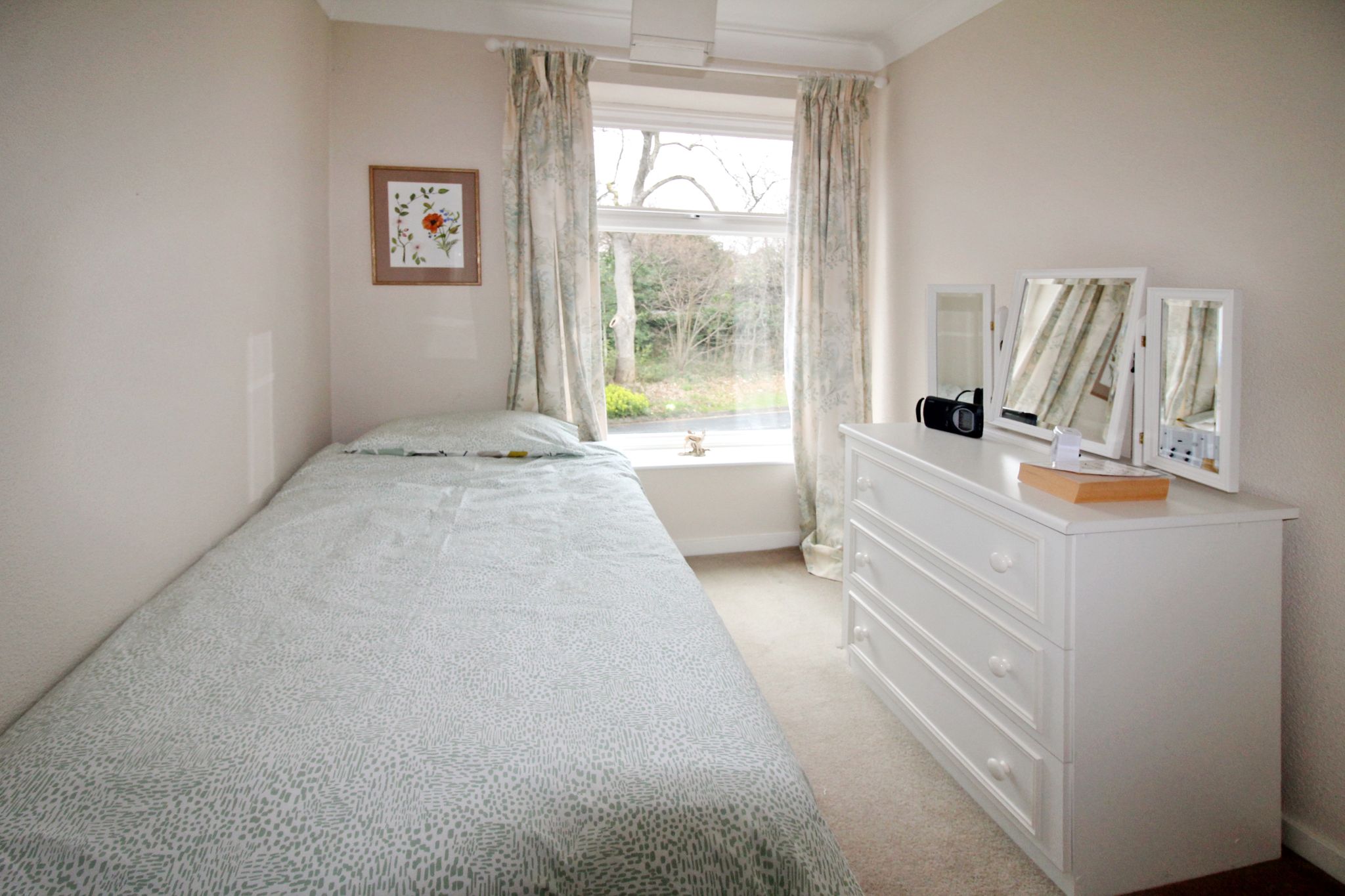 3 bedroom detached house SSTC in Solihull - Photograph 10.