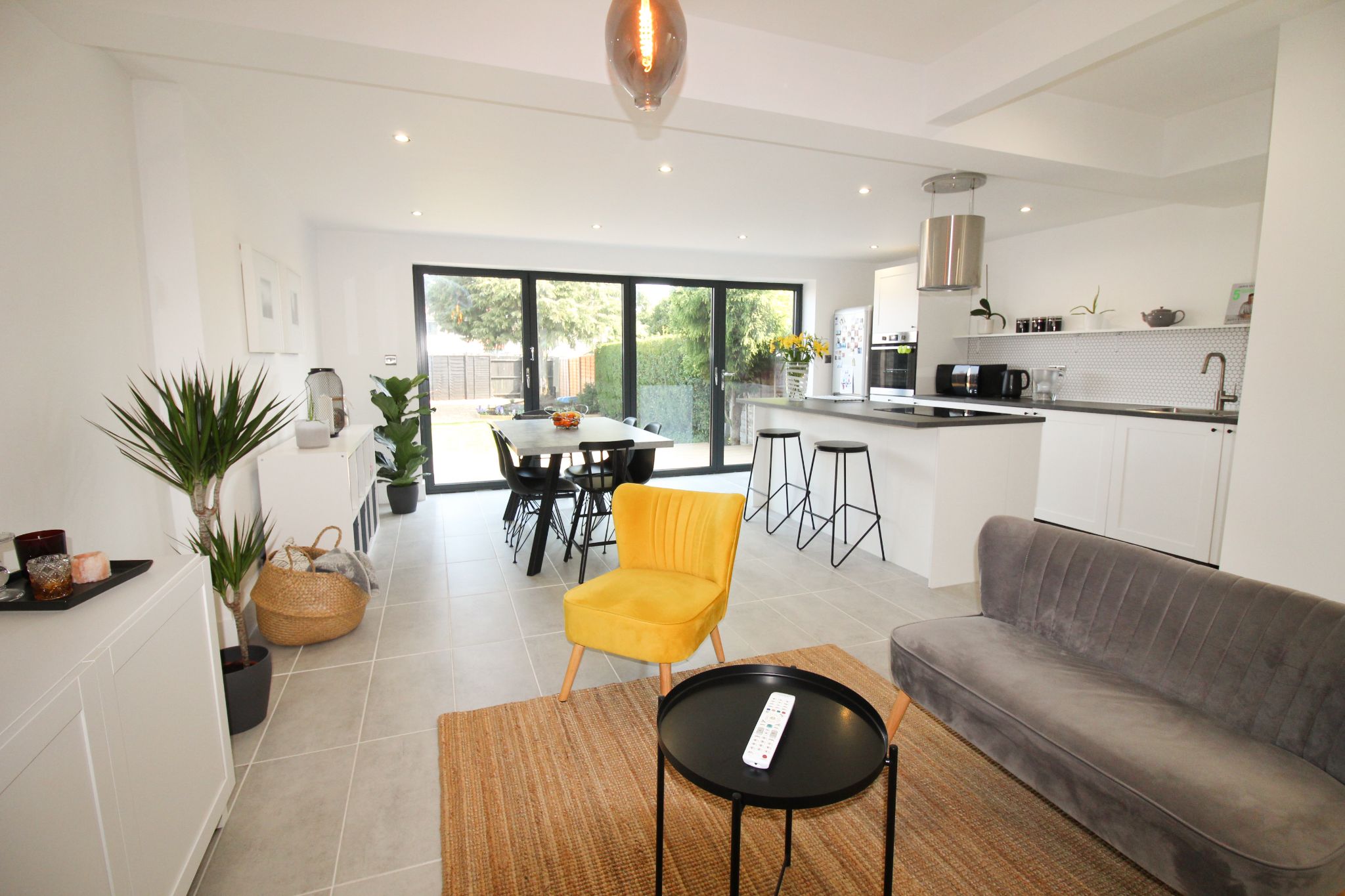 3 bedroom semi-detached house SSTC in Solihull - Photograph 3.