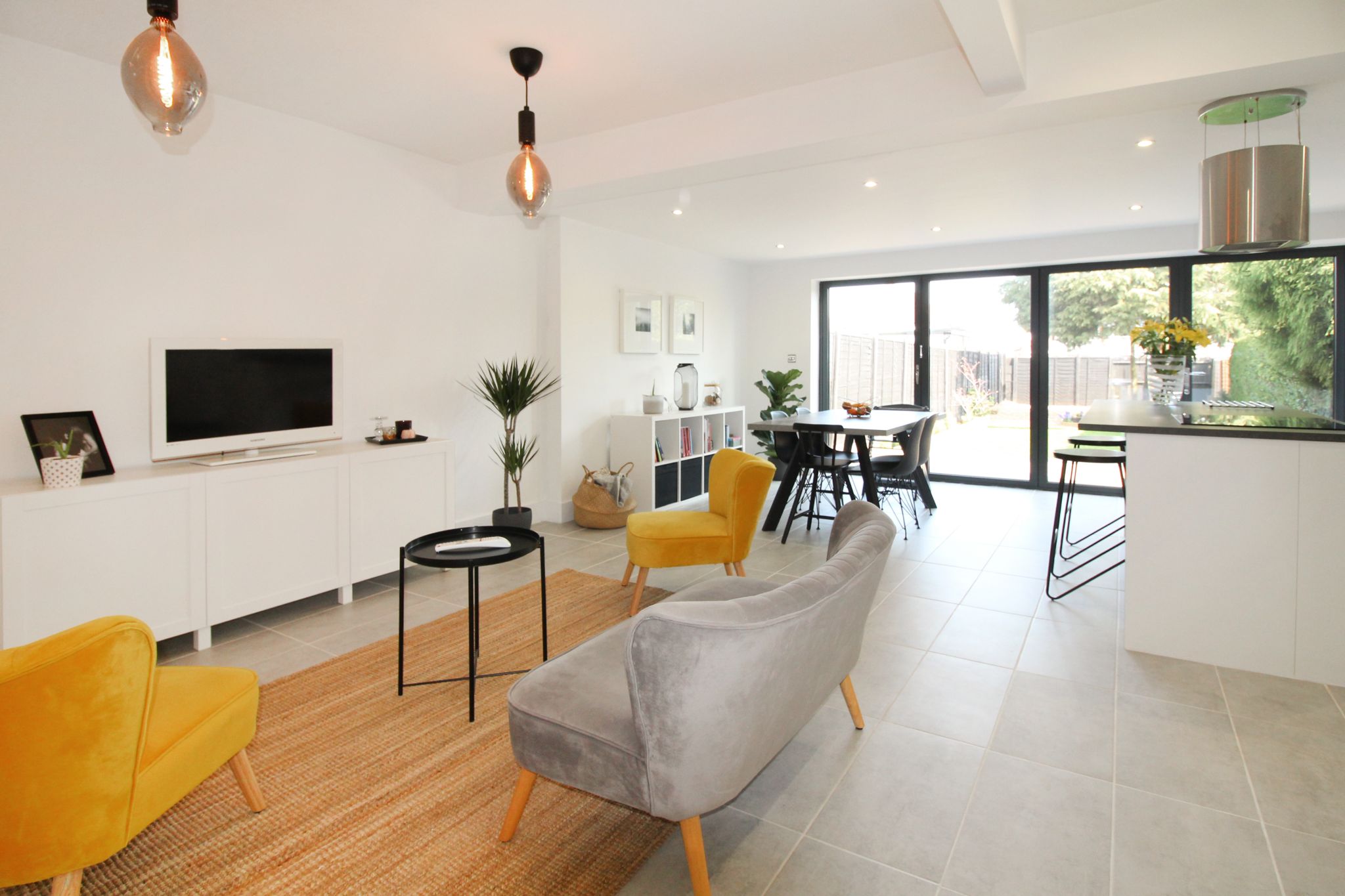 3 bedroom semi-detached house SSTC in Solihull - Photograph 6.