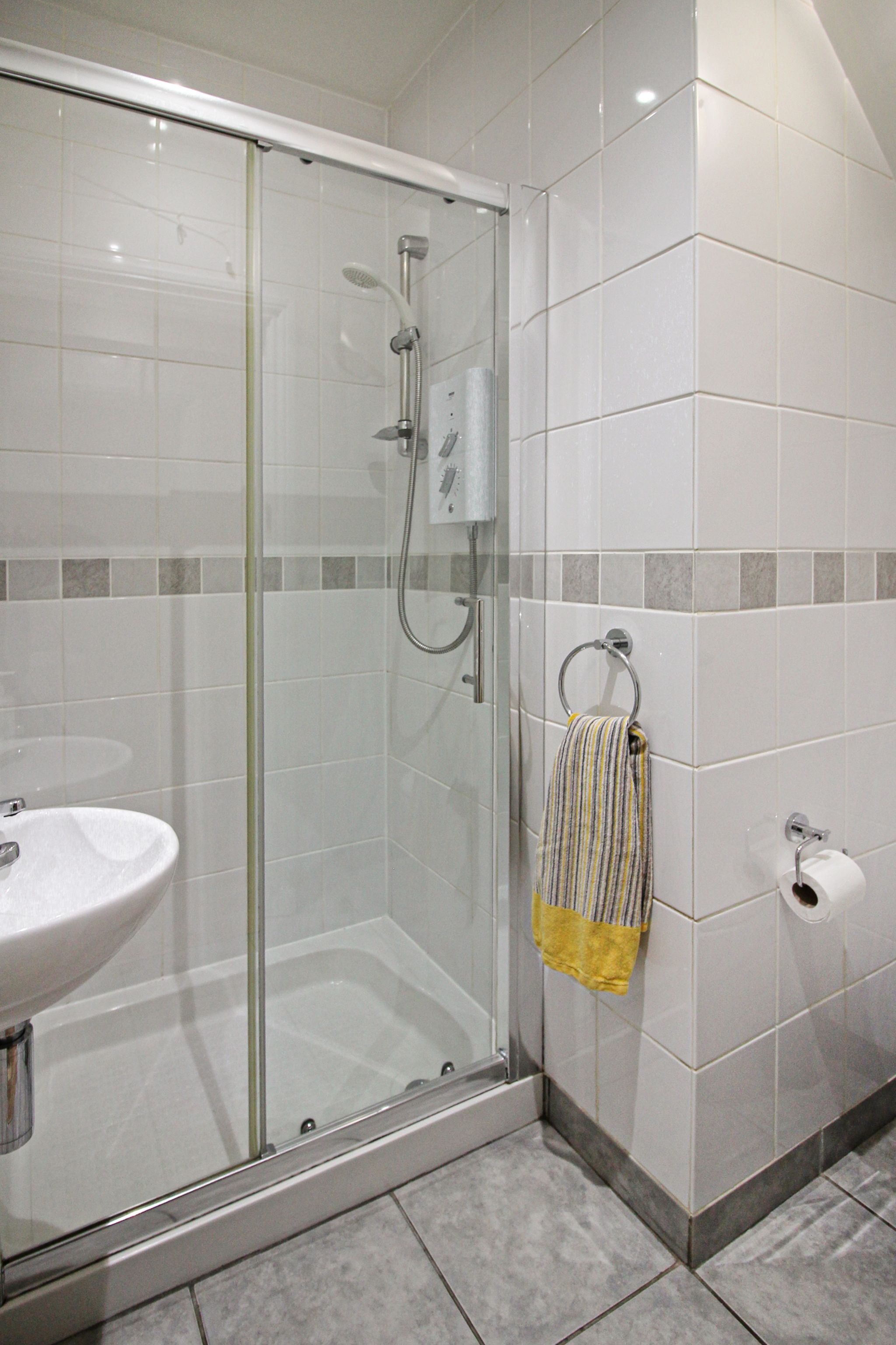 3 bedroom semi-detached house SSTC in Solihull - Photograph 9.