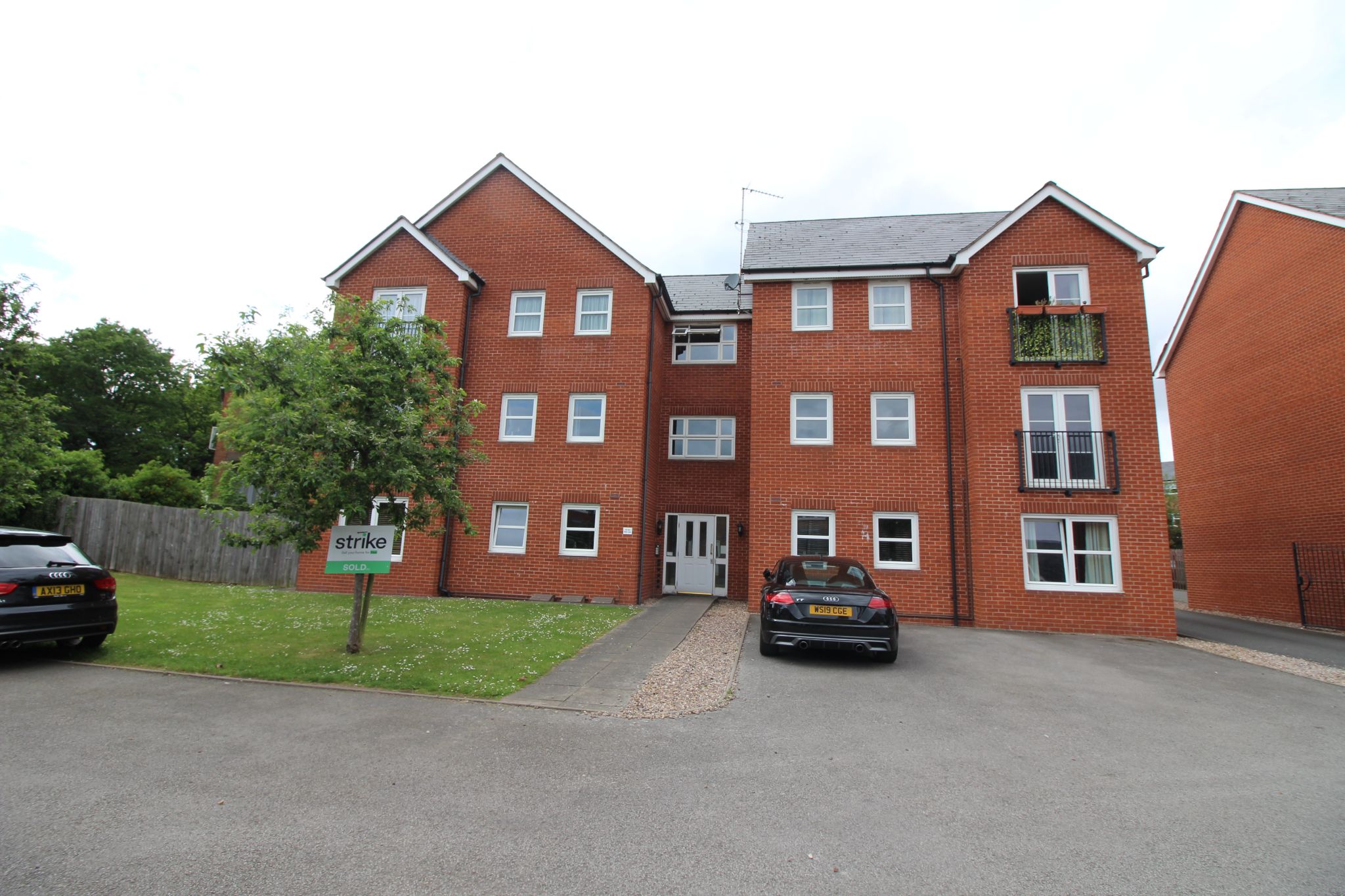 2 bedroom apartment flat/apartment SSTC in Birmingham - Photograph 1.