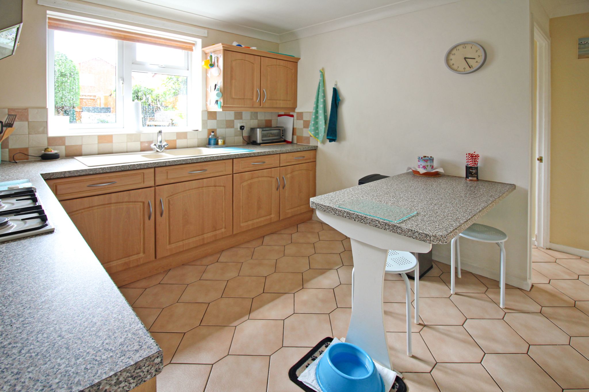 4 bedroom detached house SSTC in Solihull - Photograph 5.