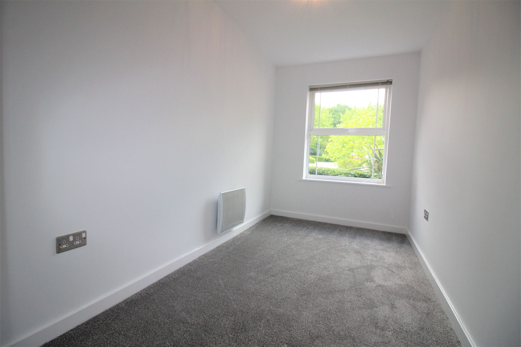 2 bedroom apartment flat/apartment SSTC in Solihull - Photograph 9.