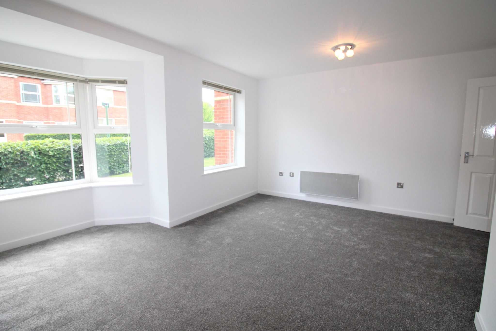 2 bedroom apartment flat/apartment SSTC in Solihull - Photograph 5.