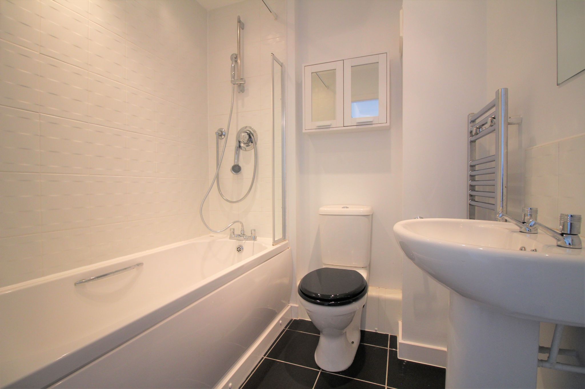 2 bedroom apartment flat/apartment SSTC in Solihull - Photograph 8.