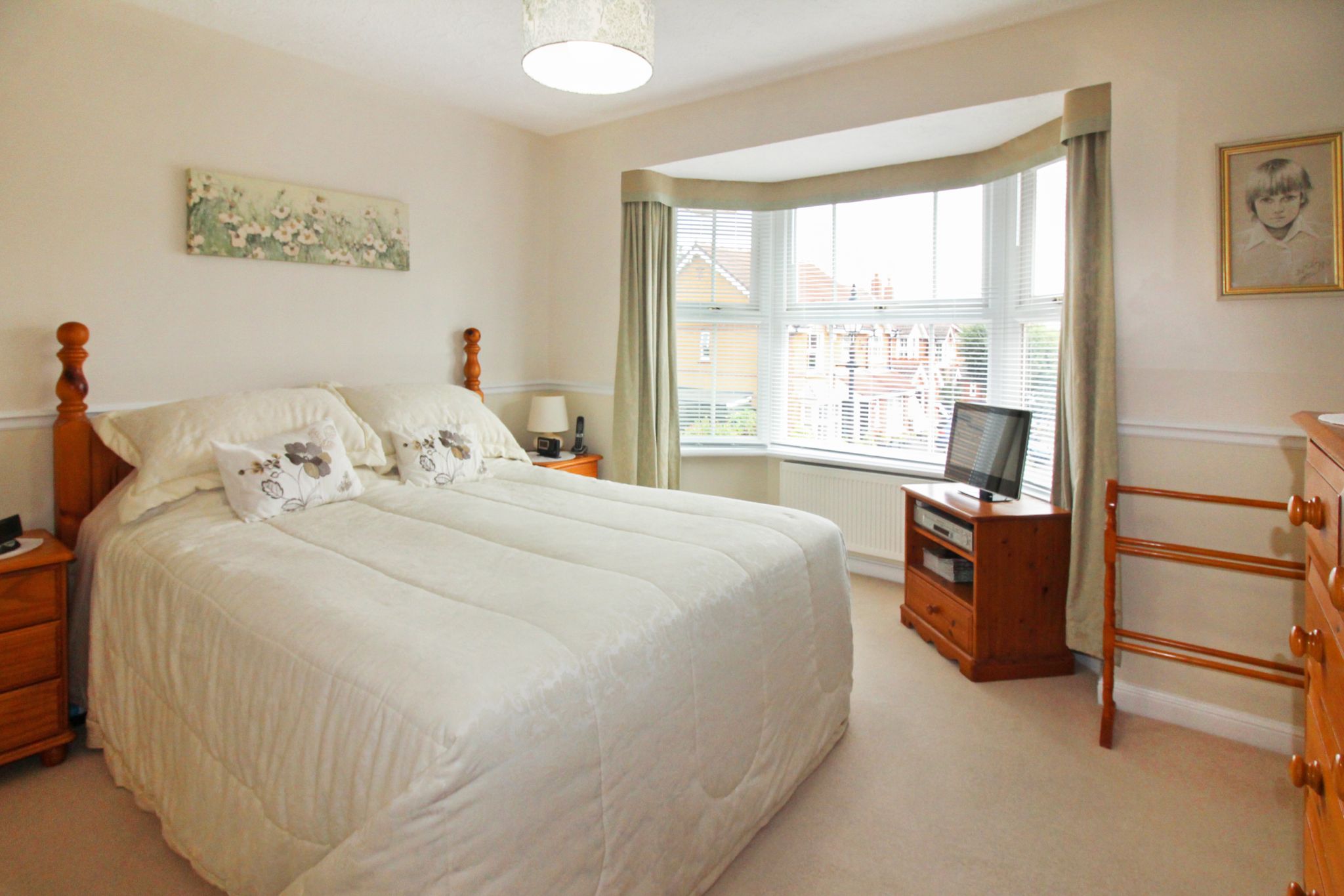 4 bedroom detached house SSTC in Solihull - Photograph 10.