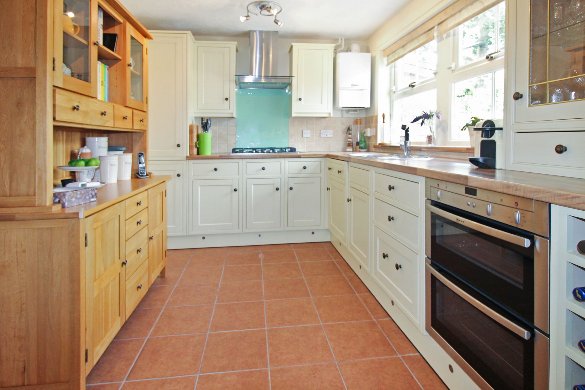 4 bedroom detached house SSTC in Solihull - Photograph 5.