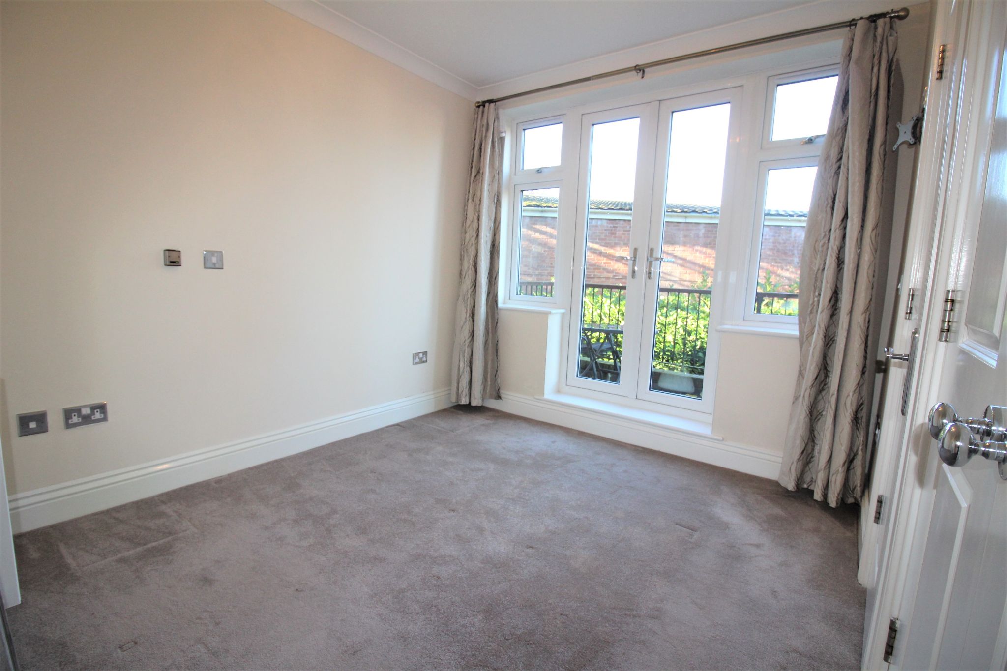 2 bedroom apartment flat/apartment SSTC in Solihull - Photograph 6.