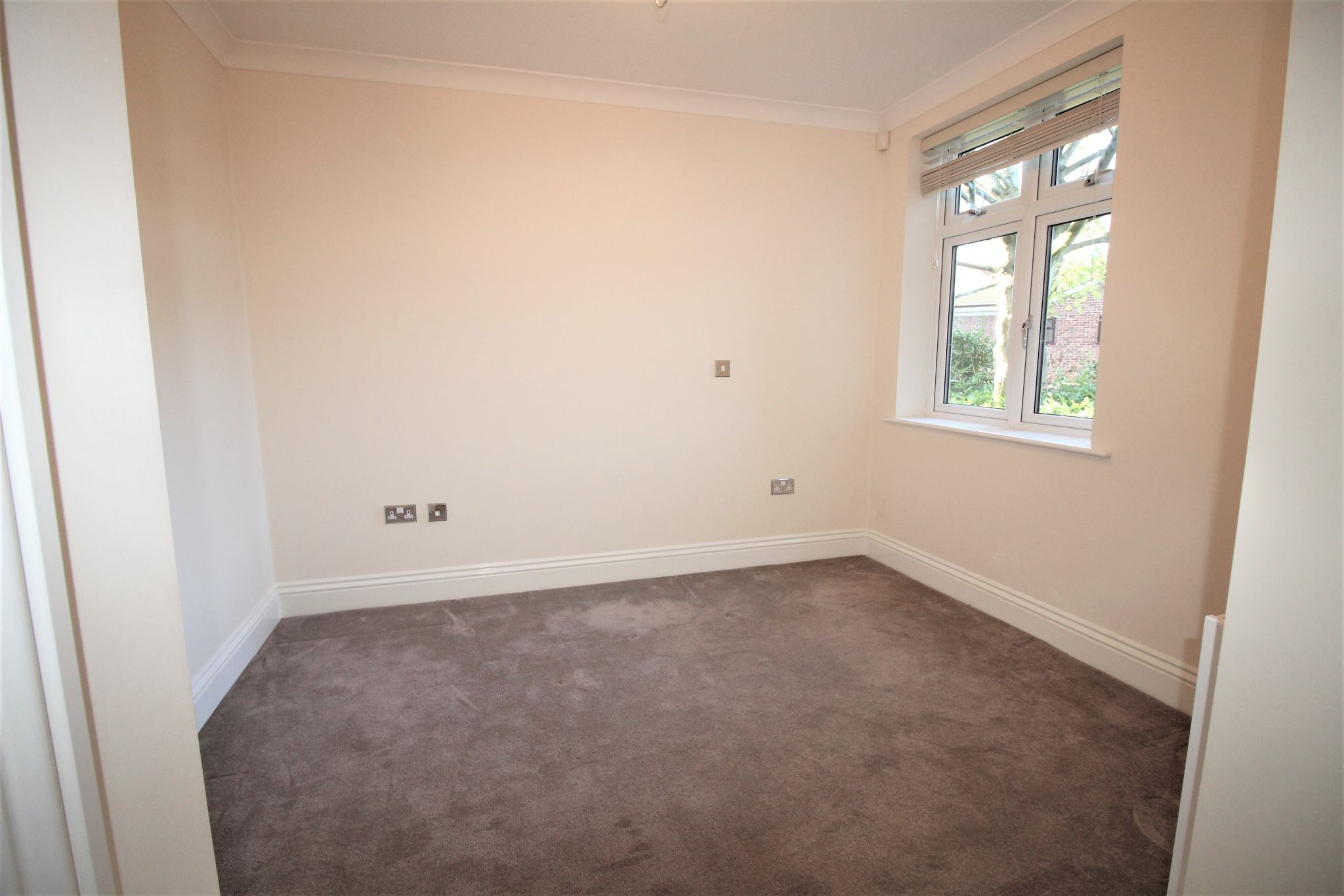 2 bedroom apartment flat/apartment SSTC in Solihull - Photograph 8.