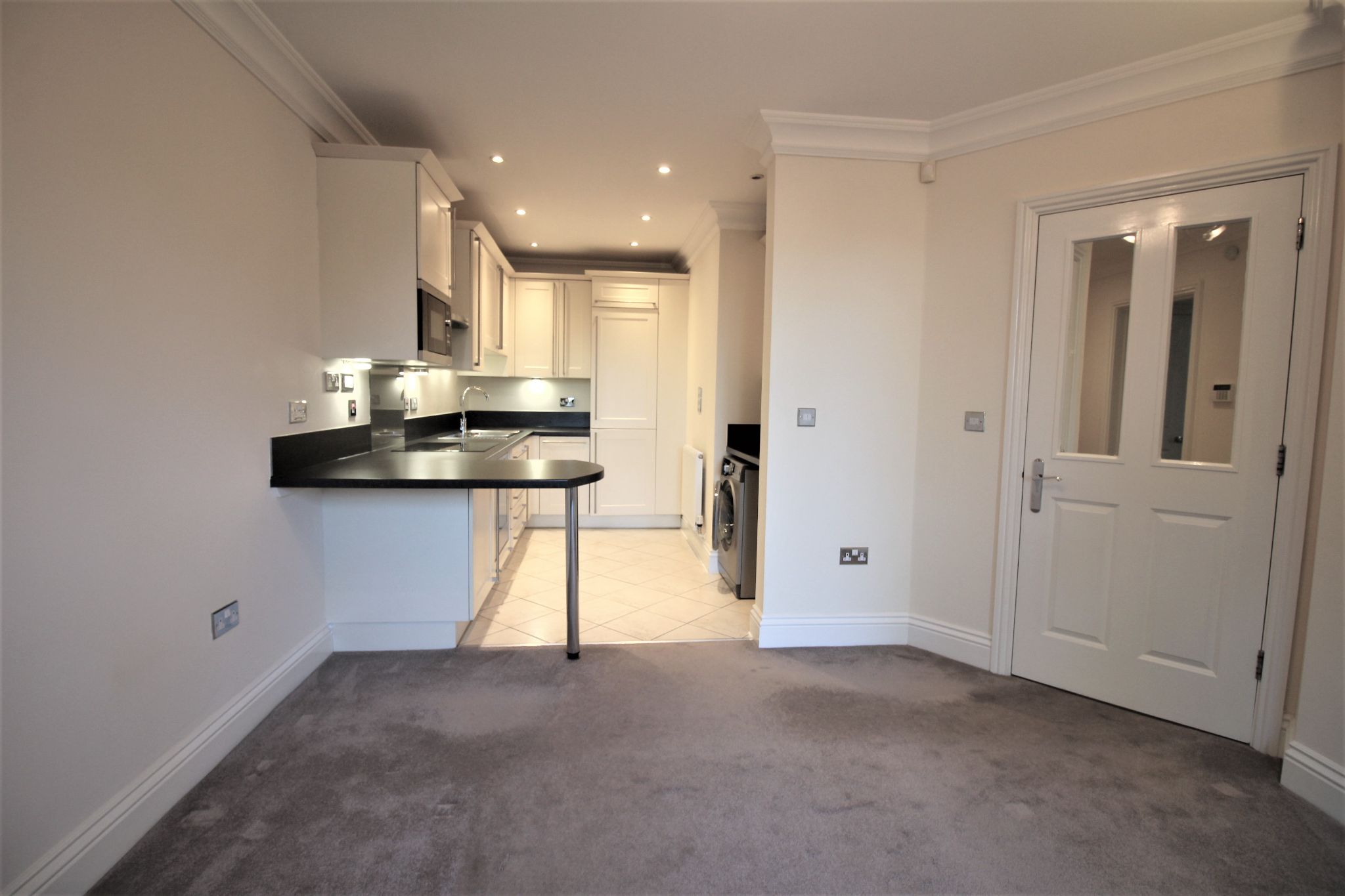 2 bedroom apartment flat/apartment SSTC in Solihull - Photograph 3.