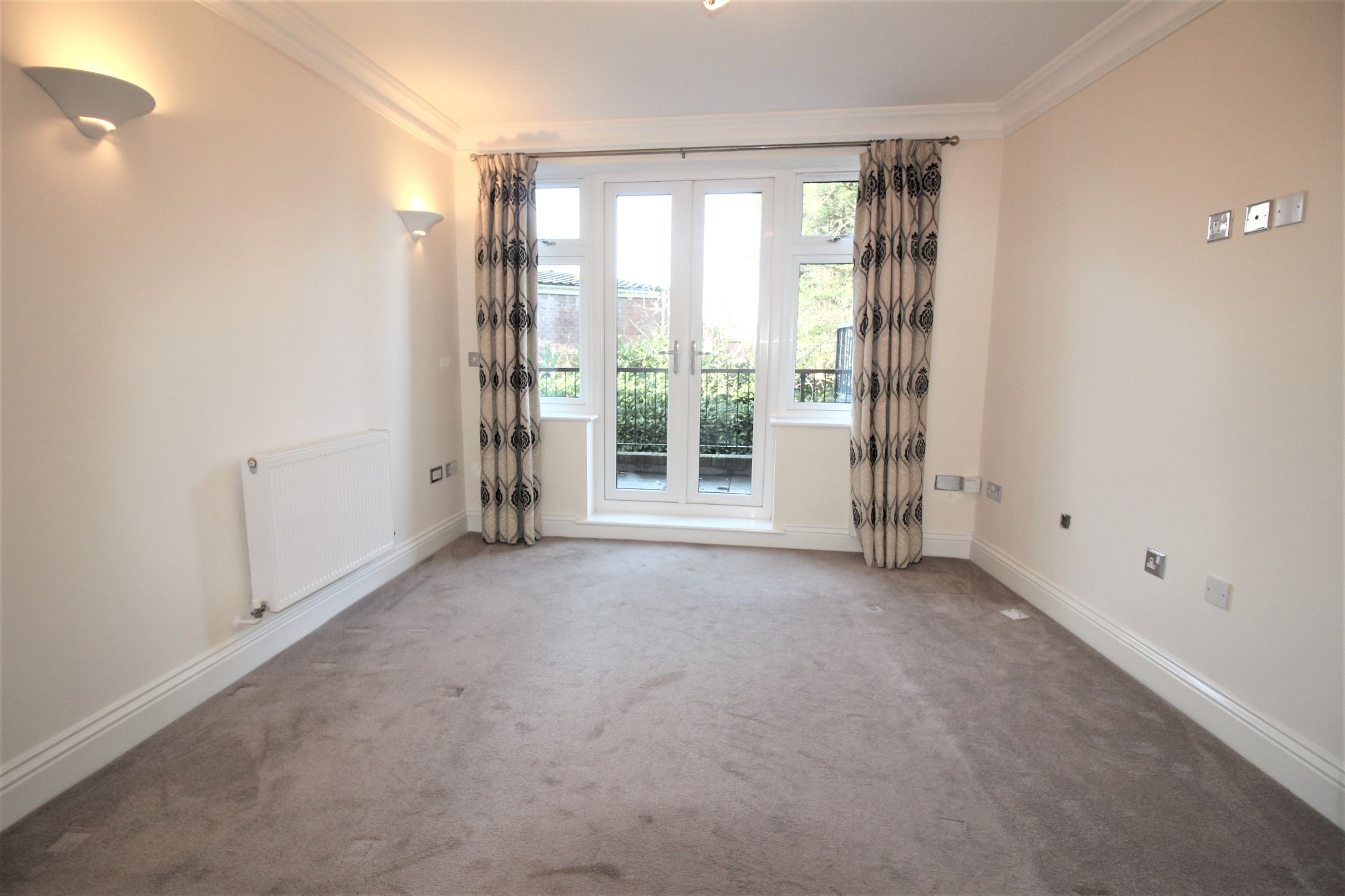 2 bedroom apartment flat/apartment SSTC in Solihull - Photograph 5.