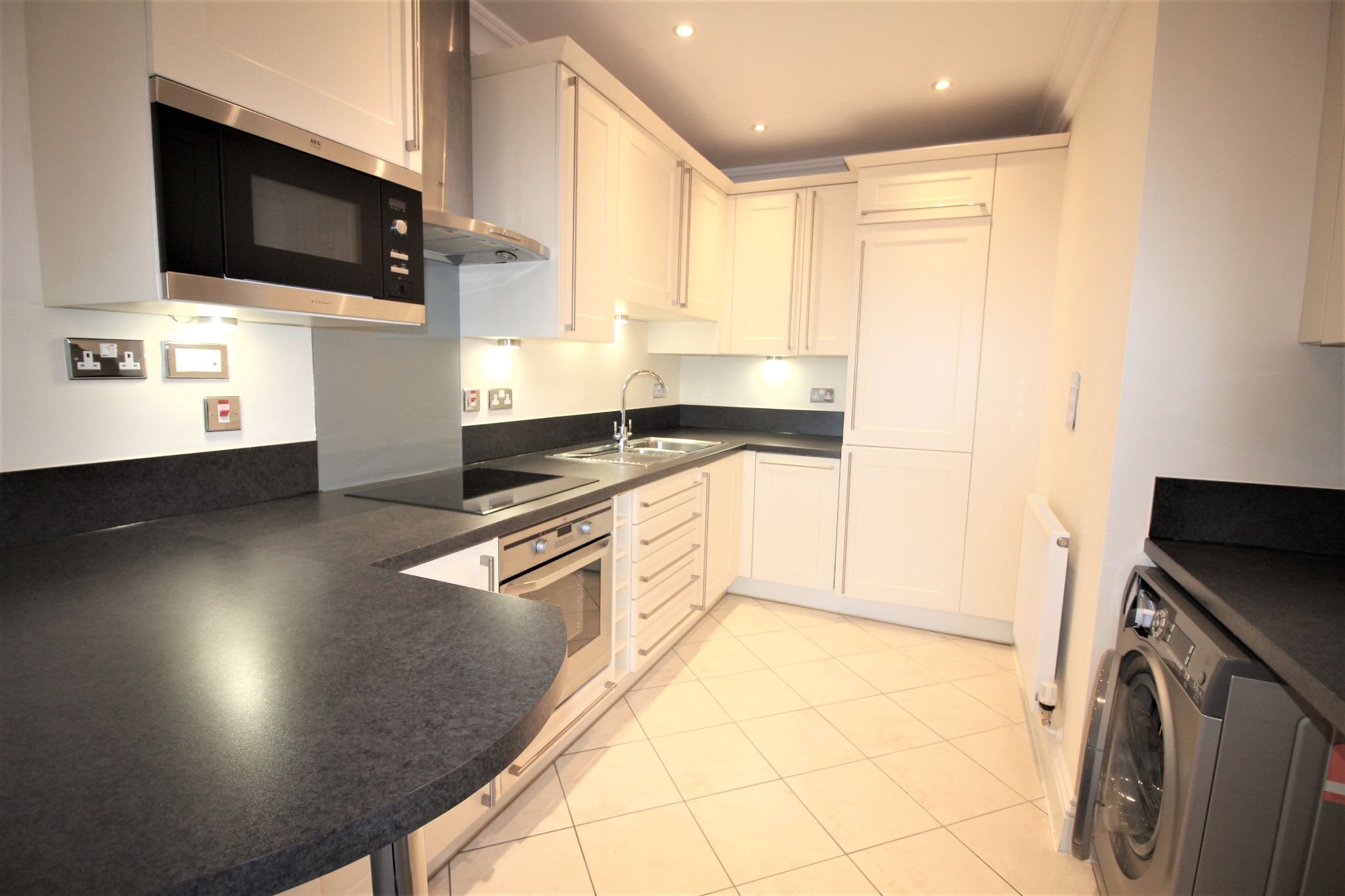 2 bedroom apartment flat/apartment SSTC in Solihull - Photograph 4.