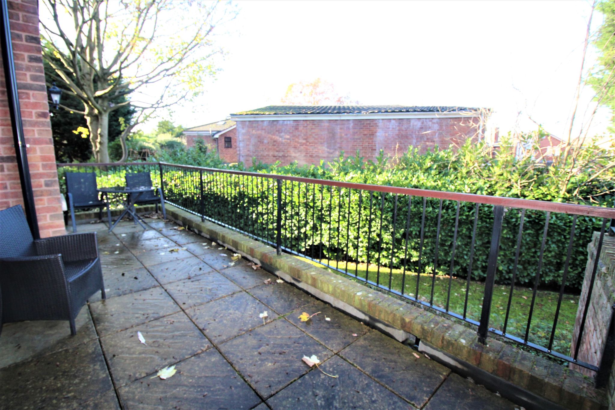 2 bedroom apartment flat/apartment SSTC in Solihull - Photograph 11.