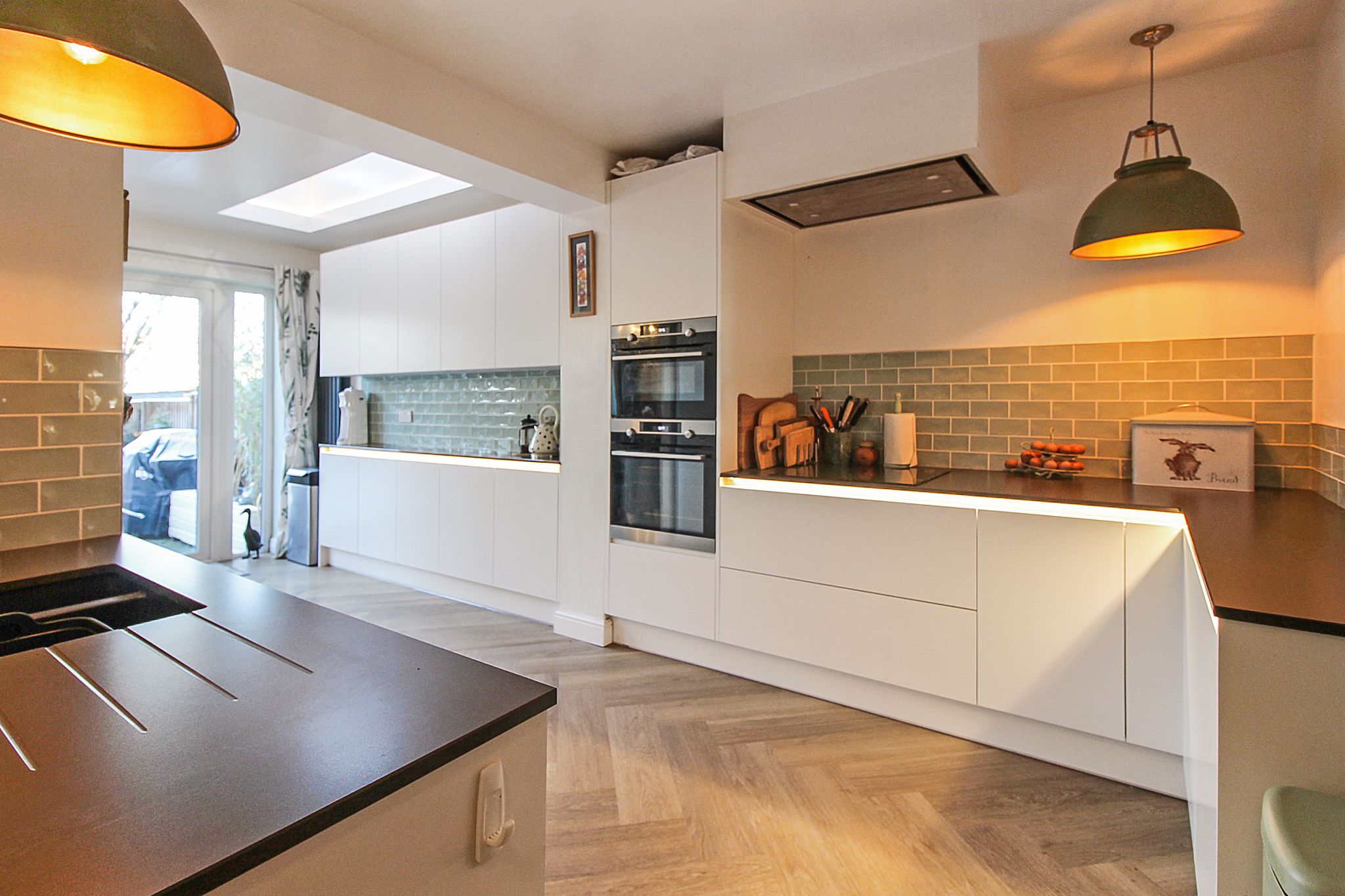 4 bedroom semi-detached house SSTC in Solihull - Photograph 4.