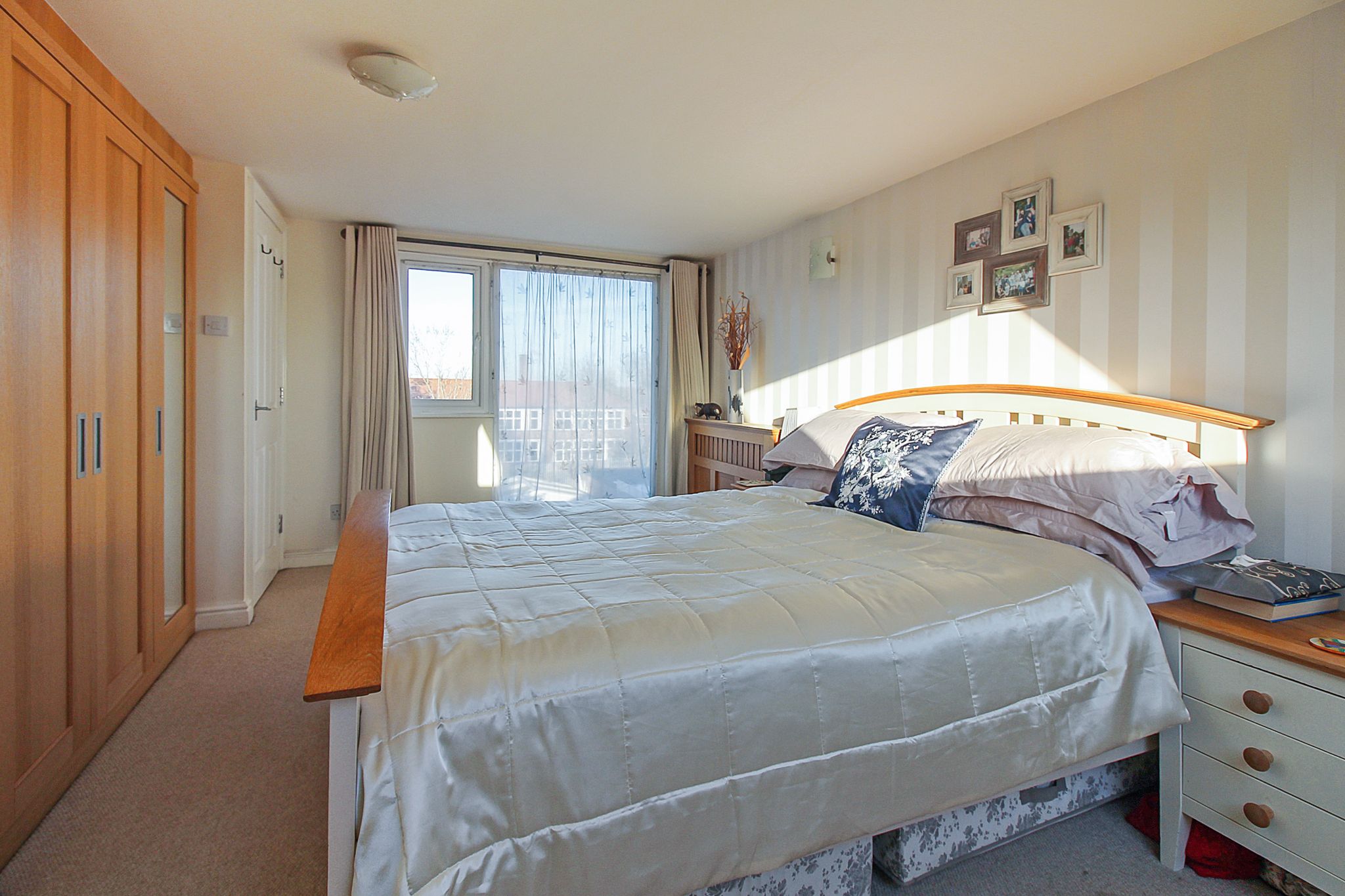 4 bedroom semi-detached house SSTC in Solihull - Photograph 12.