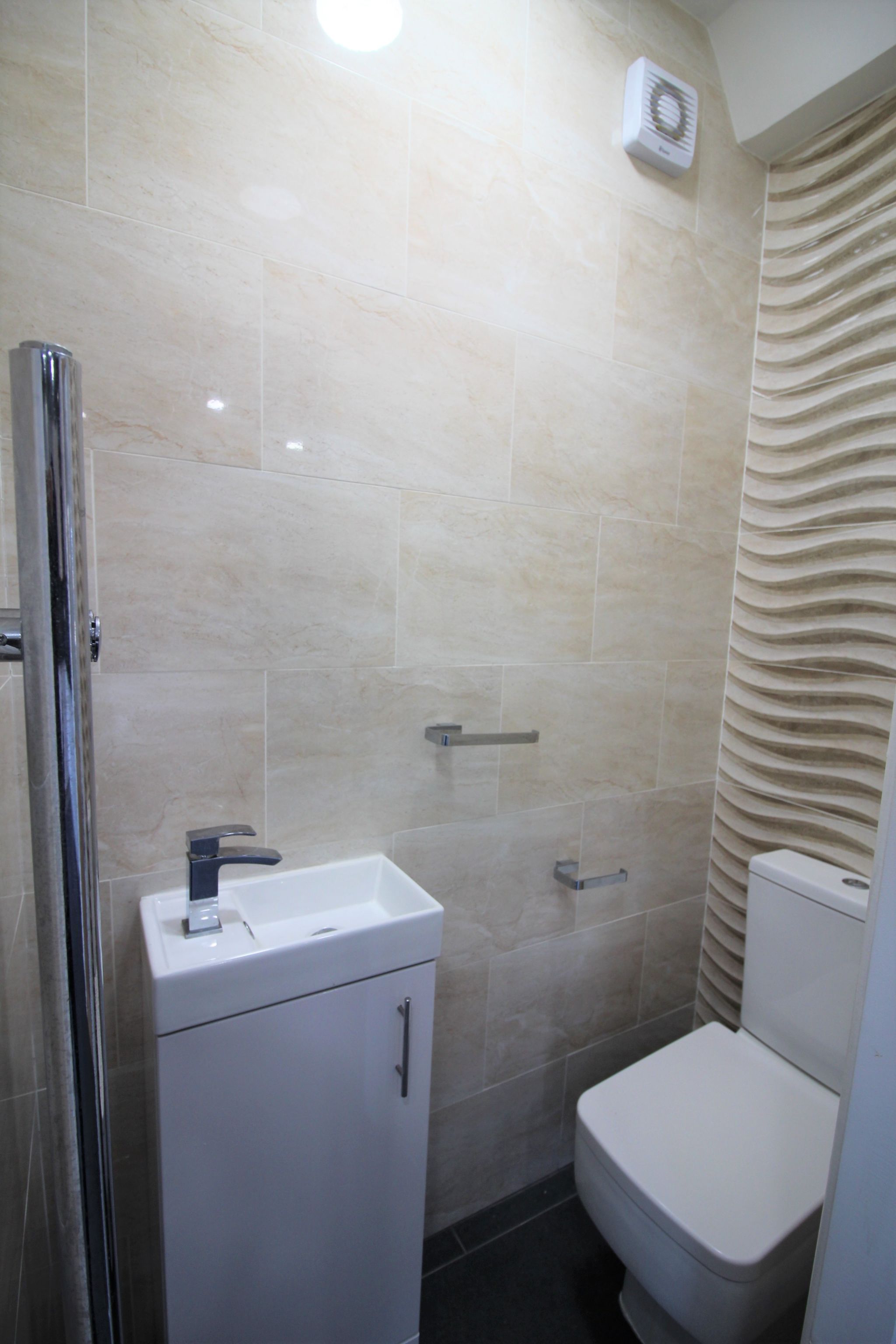 3 bedroom detached house SSTC in Solihull - Photograph 6.