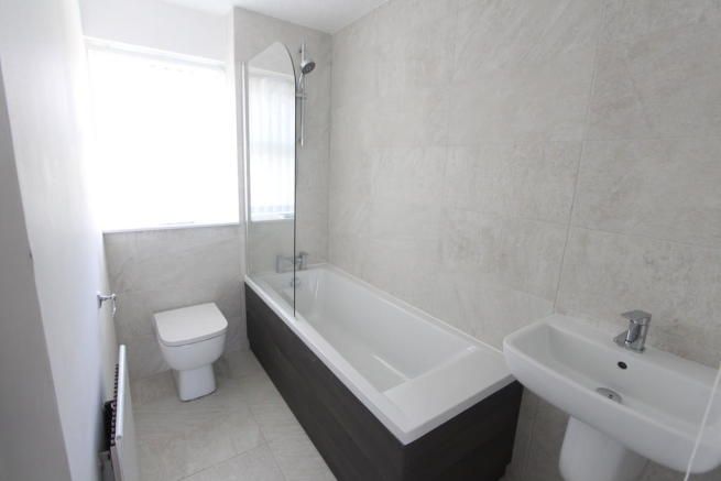 2 bedroom mid terraced house To Let in Solihull - Photograph 5.