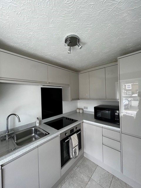 2 bedroom mid terraced house To Let in Solihull - Photograph 8.