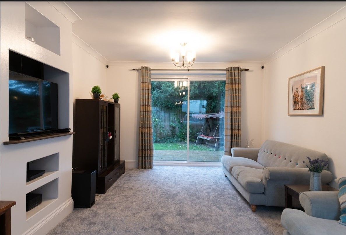 5 bedroom detached house SSTC in Solihull - Photograph 4.