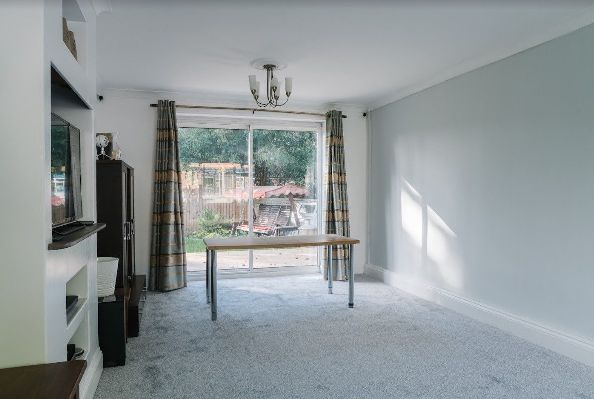 5 bedroom detached house SSTC in Solihull - Photograph 5.